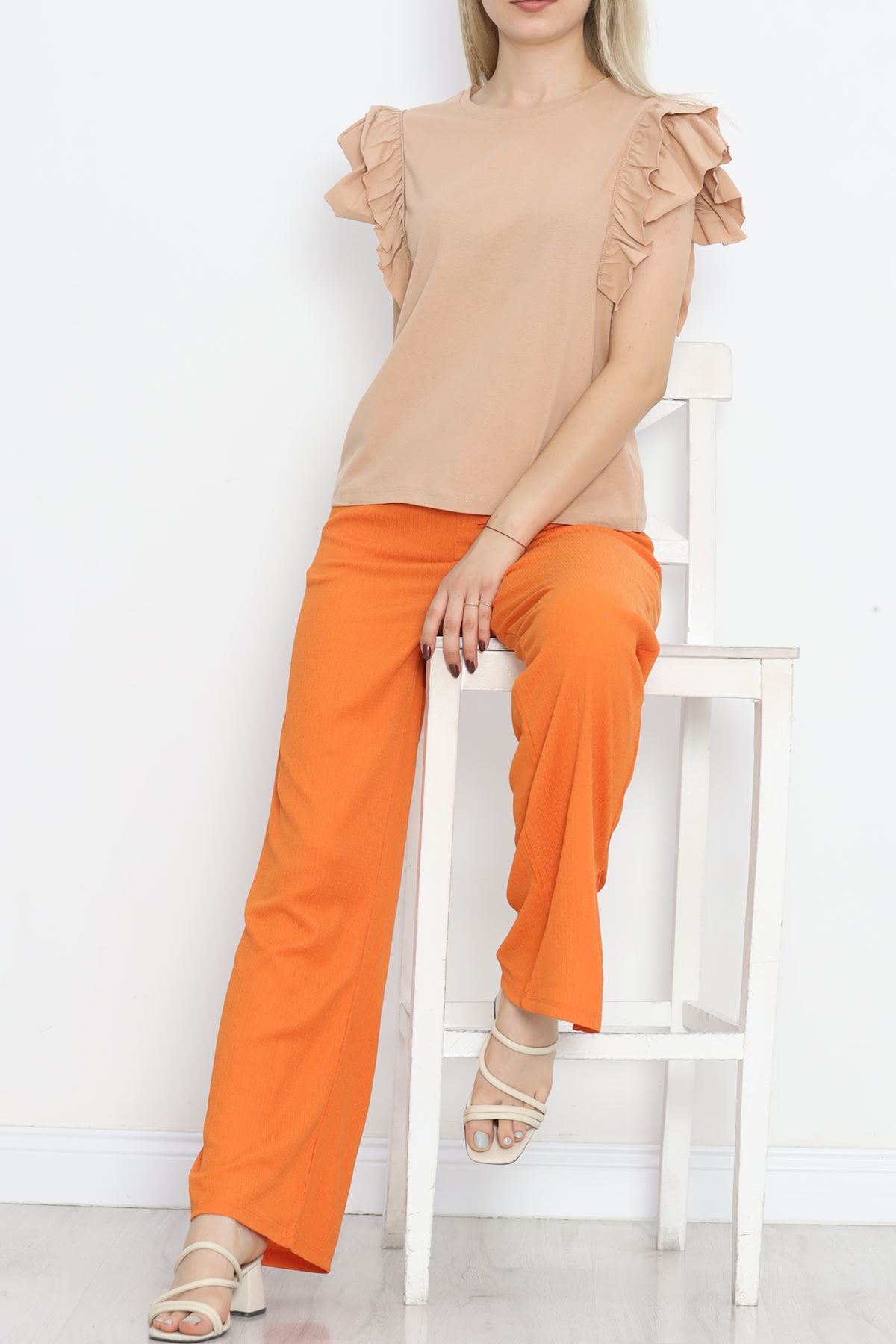 T-shirt with ruffled sleeves Biscuit - 15876.1567.