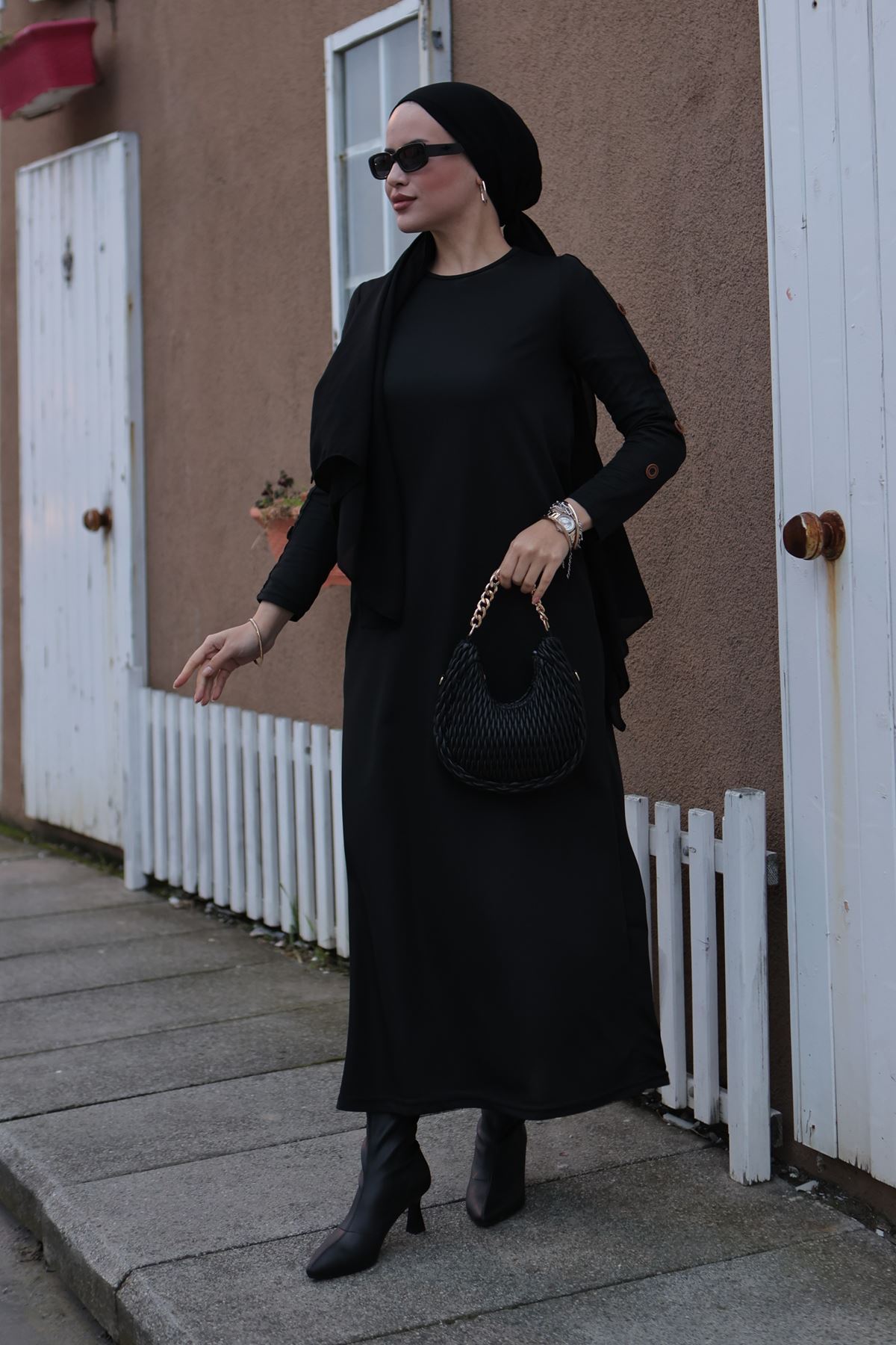 Dress with Buttoned Sleeves Black - 10006.1778.