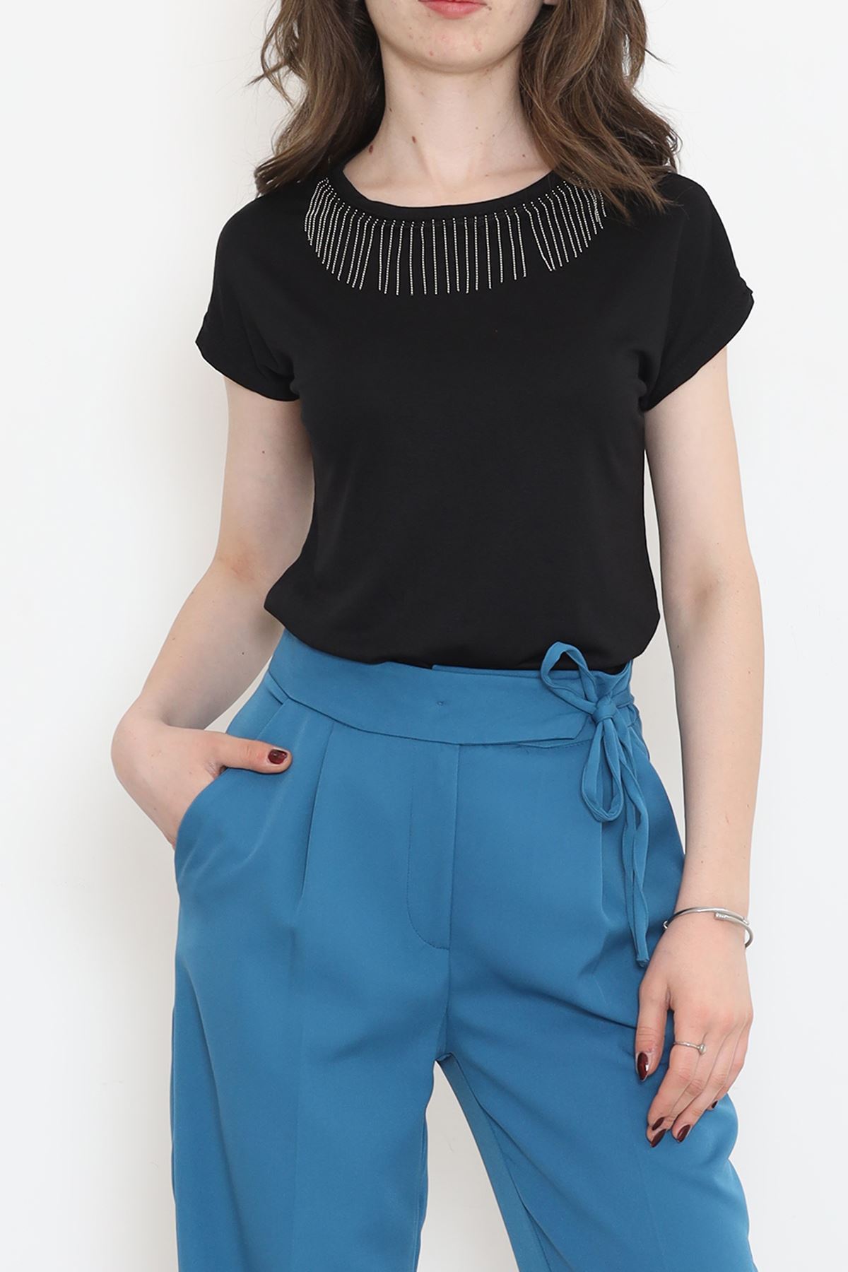 Blouse with Collar Chain Detail Black - 17121.599.