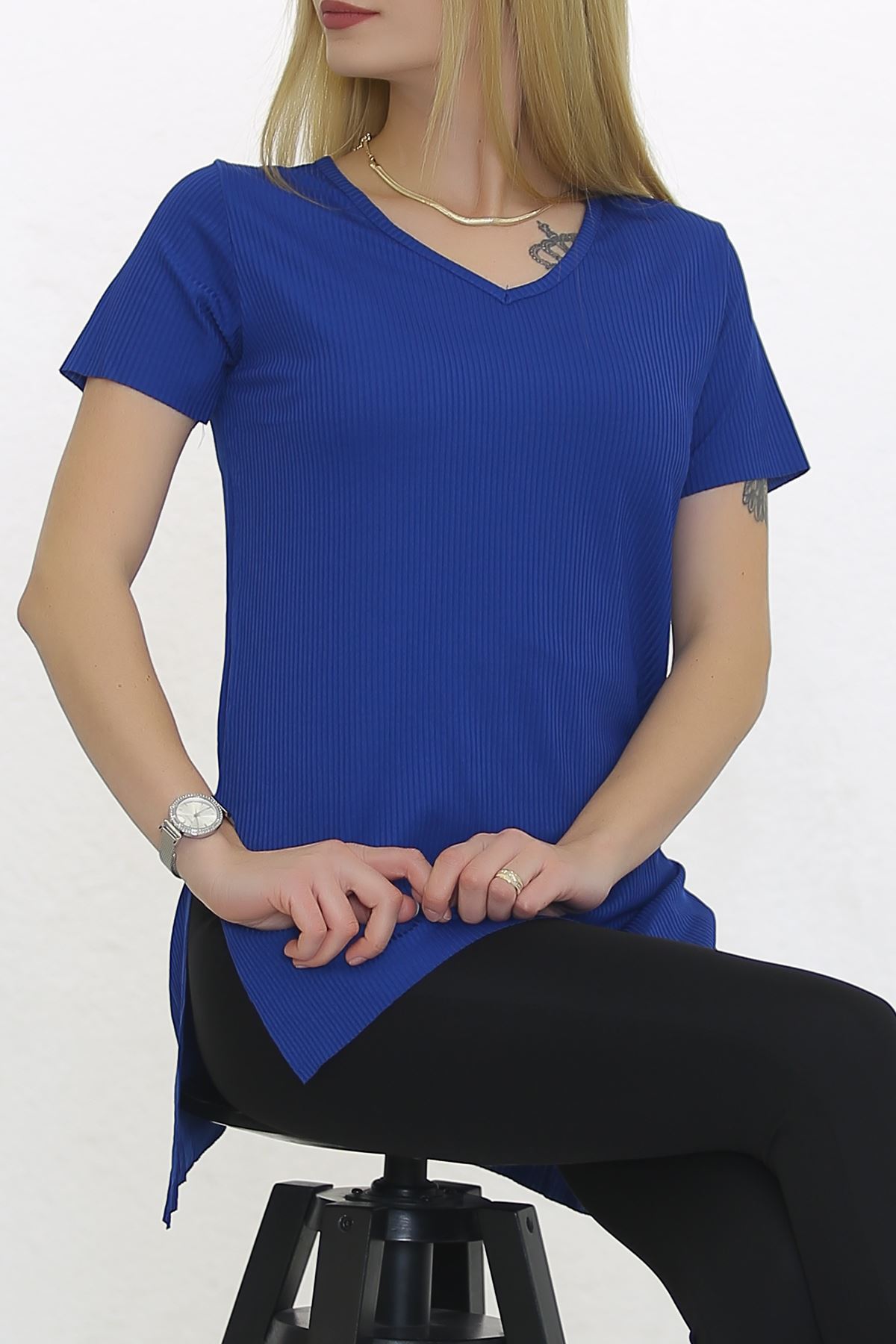 V-Neck T-Shirt with Slits Saks - 1998.555.