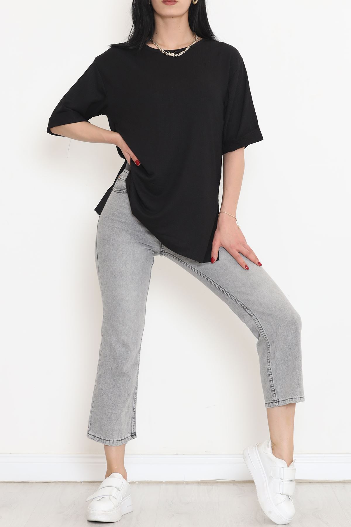 Short Sleeve Slit T-Shirt Black - 2499.555.