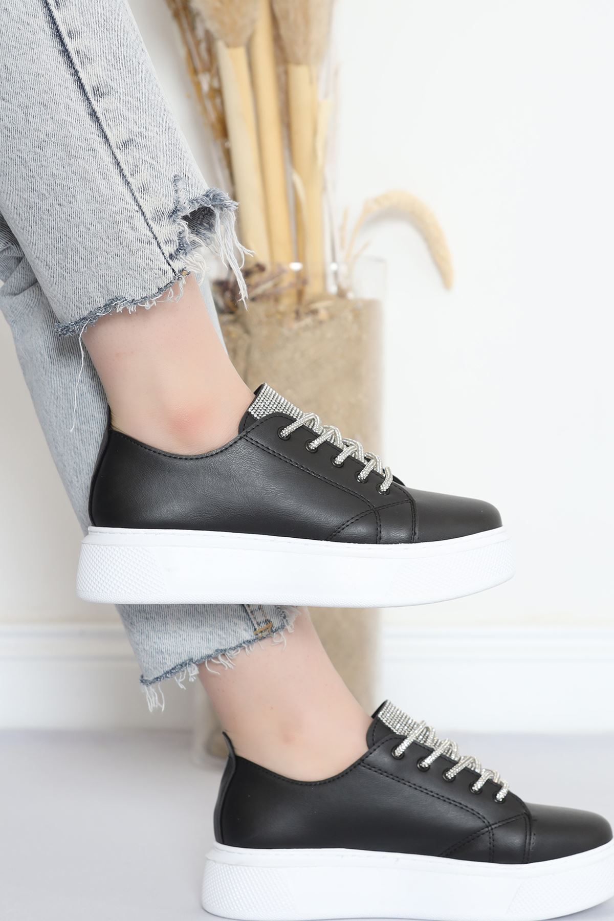 Stone Detailed Sneakers Black and White - 17386.264.