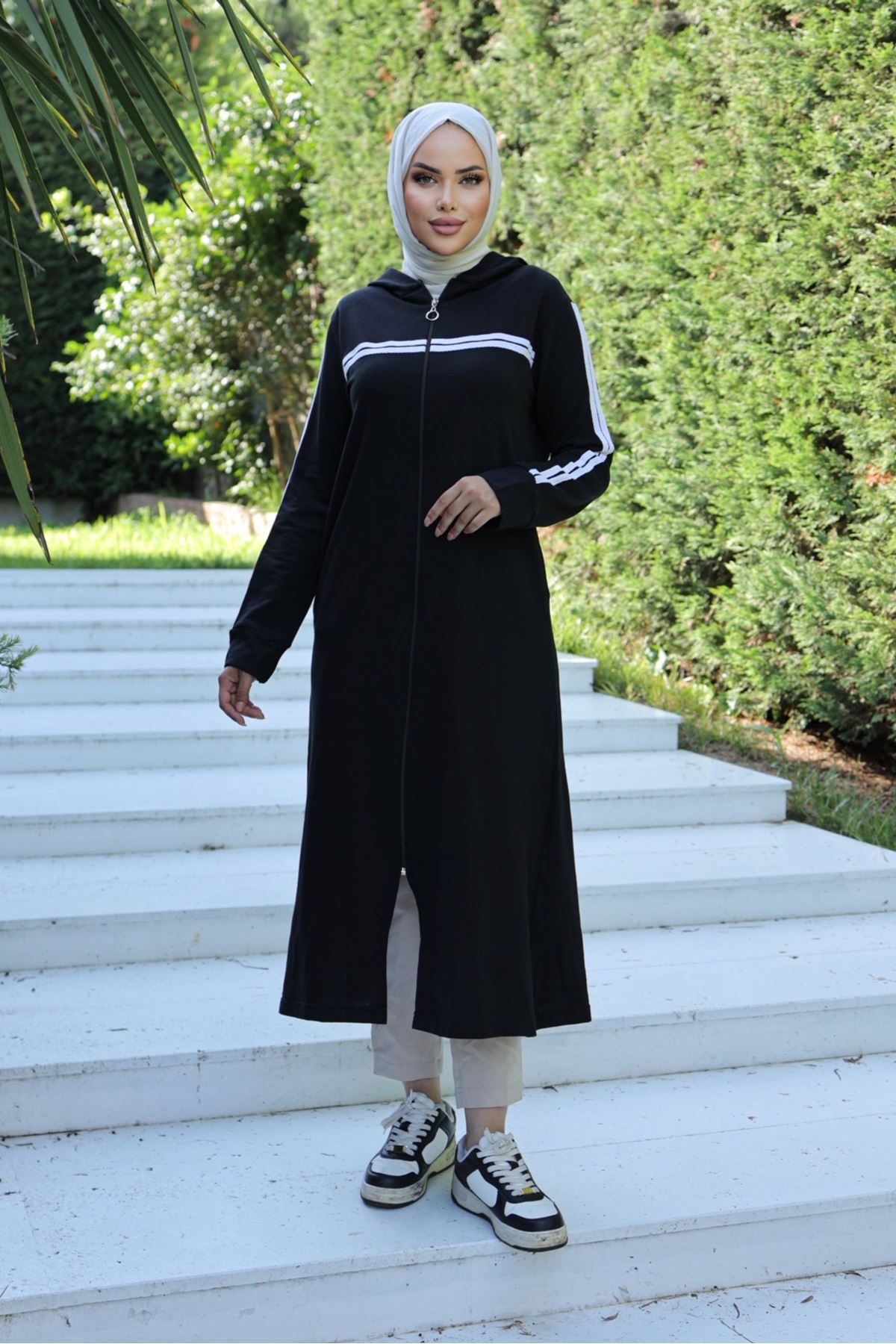 Striped Abaya Black - 20339.1778.