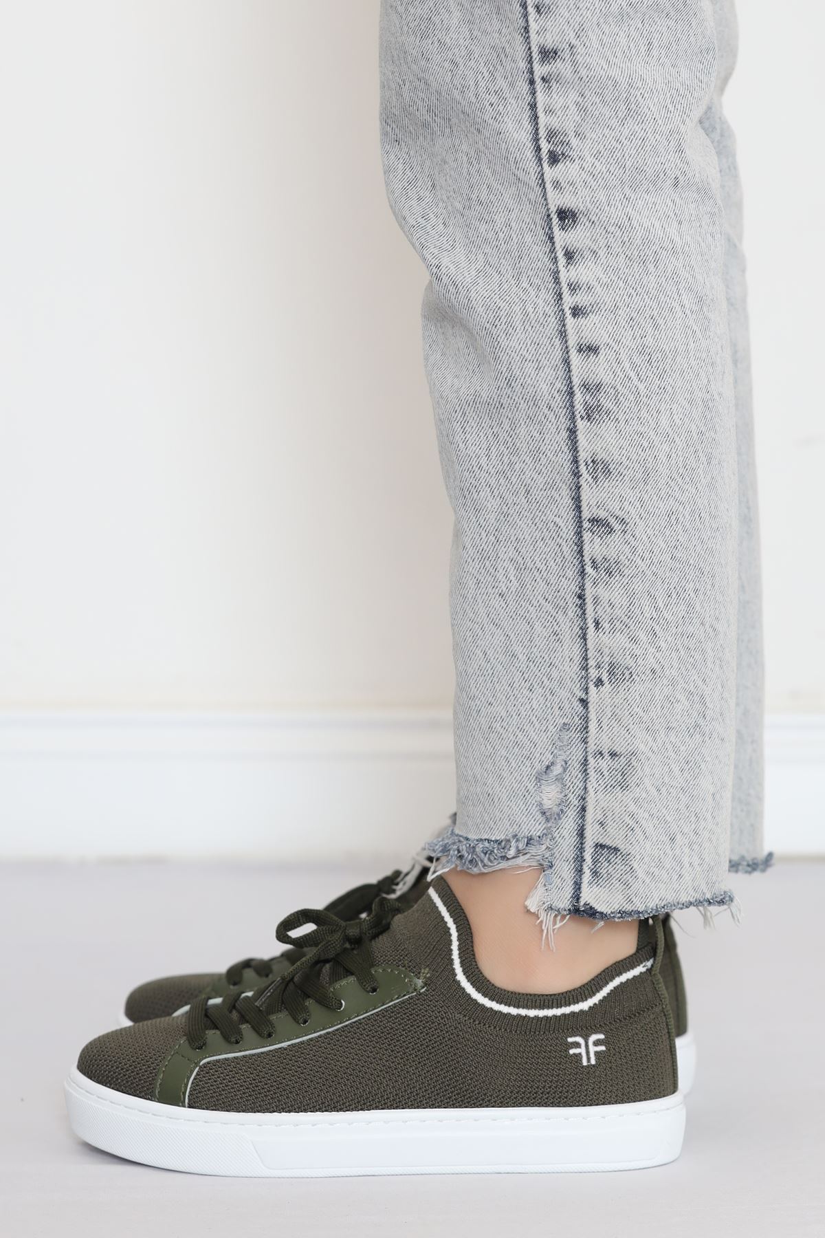 Casual Sneakers Green - 18637.264.