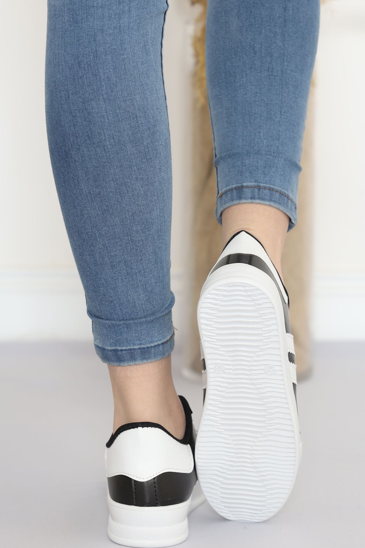 Double Stripe Casual Shoes Black and White - 17114.264.