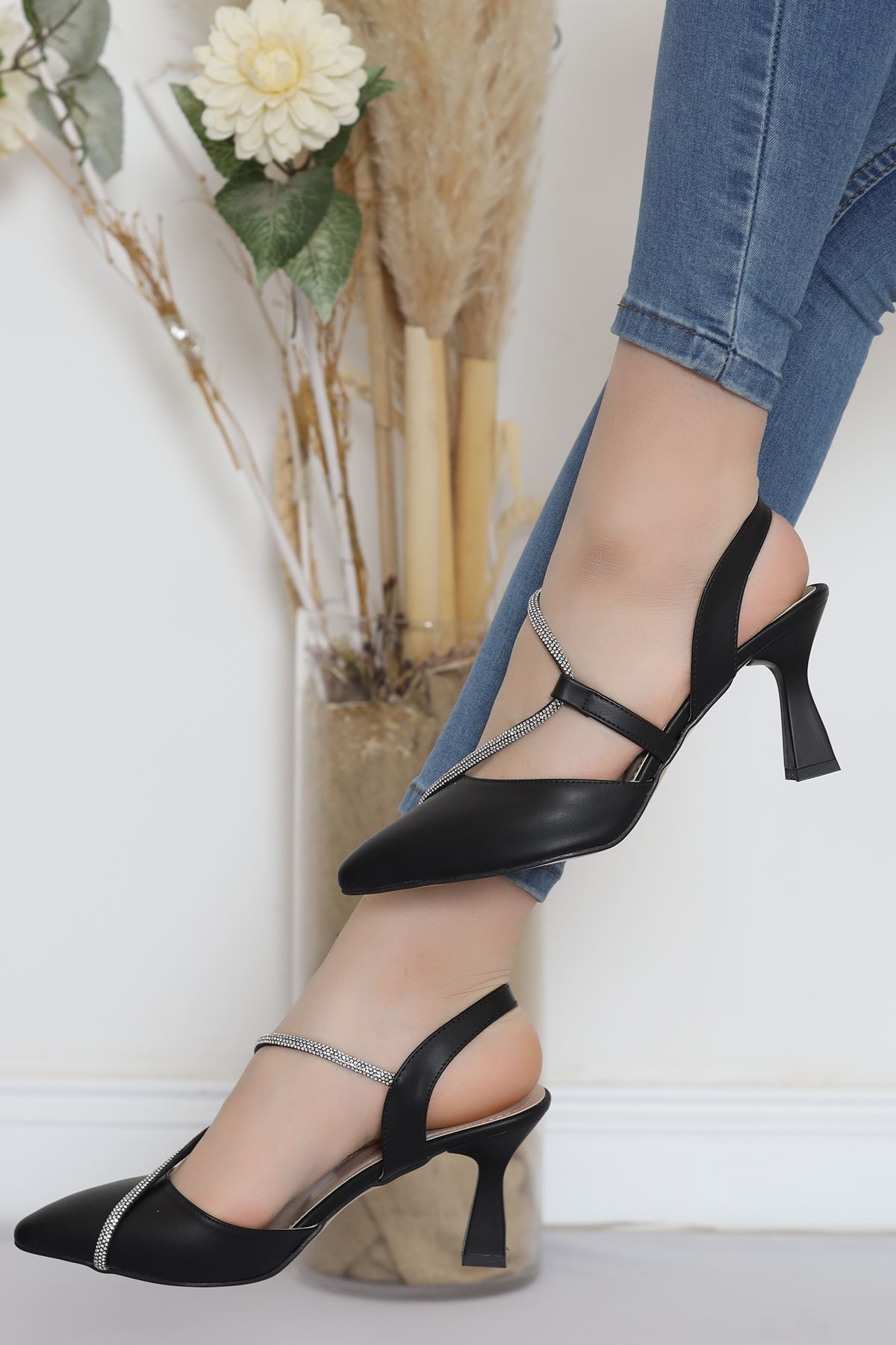 Stone Detail 7 Cm Heeled Shoes Black Leather - 18207.264.