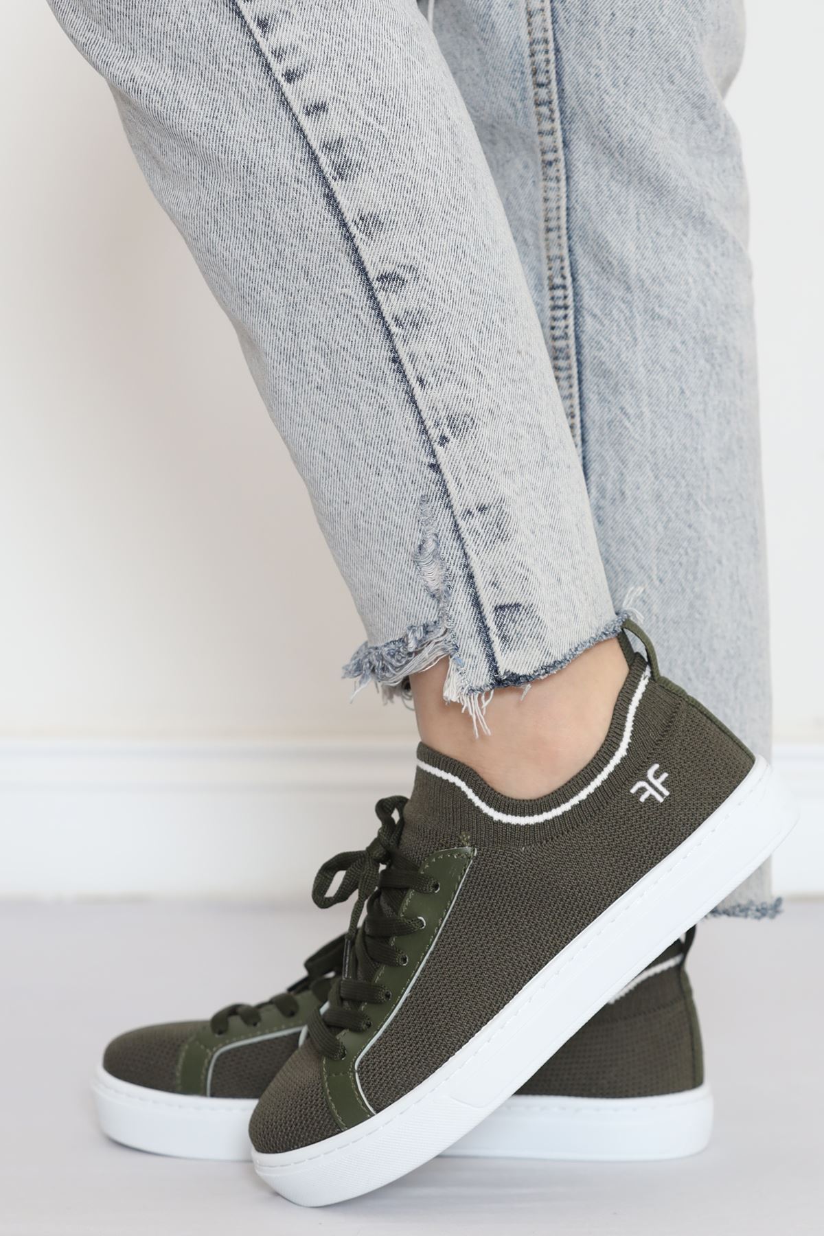 Casual Sneakers Green - 18637.264.