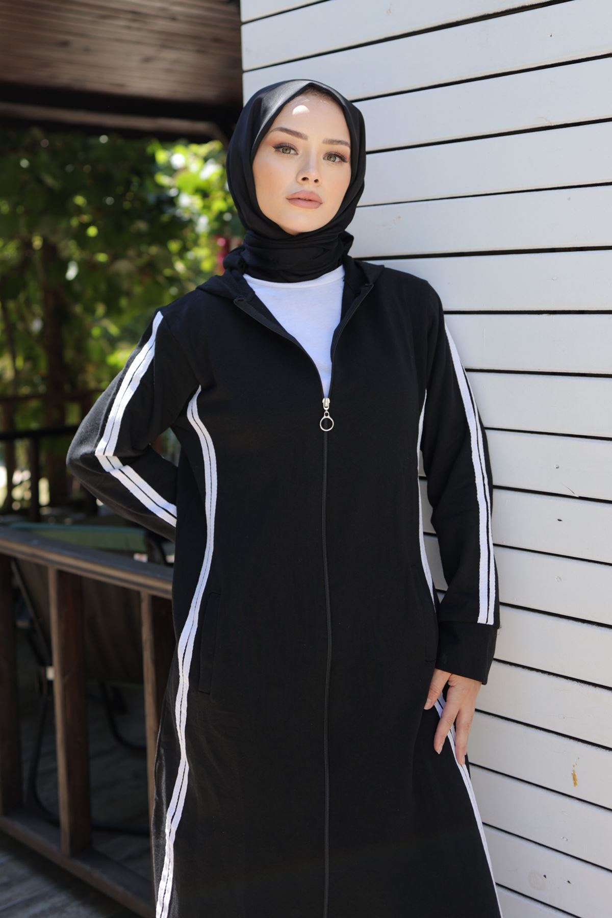 Striped Abaya Black - 20343.1778.