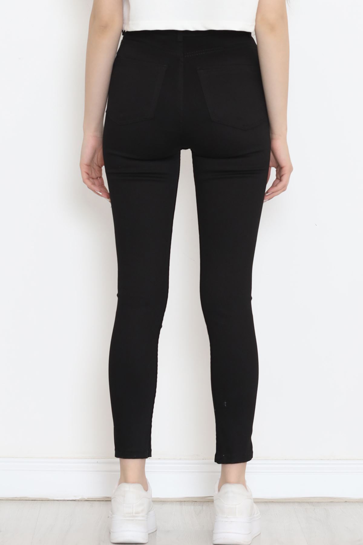 Narrow Leg Jeans Black1 - 18232.1431.