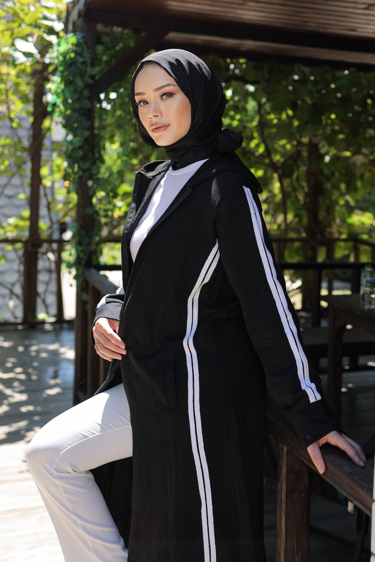 Striped Abaya Black - 20343.1778.