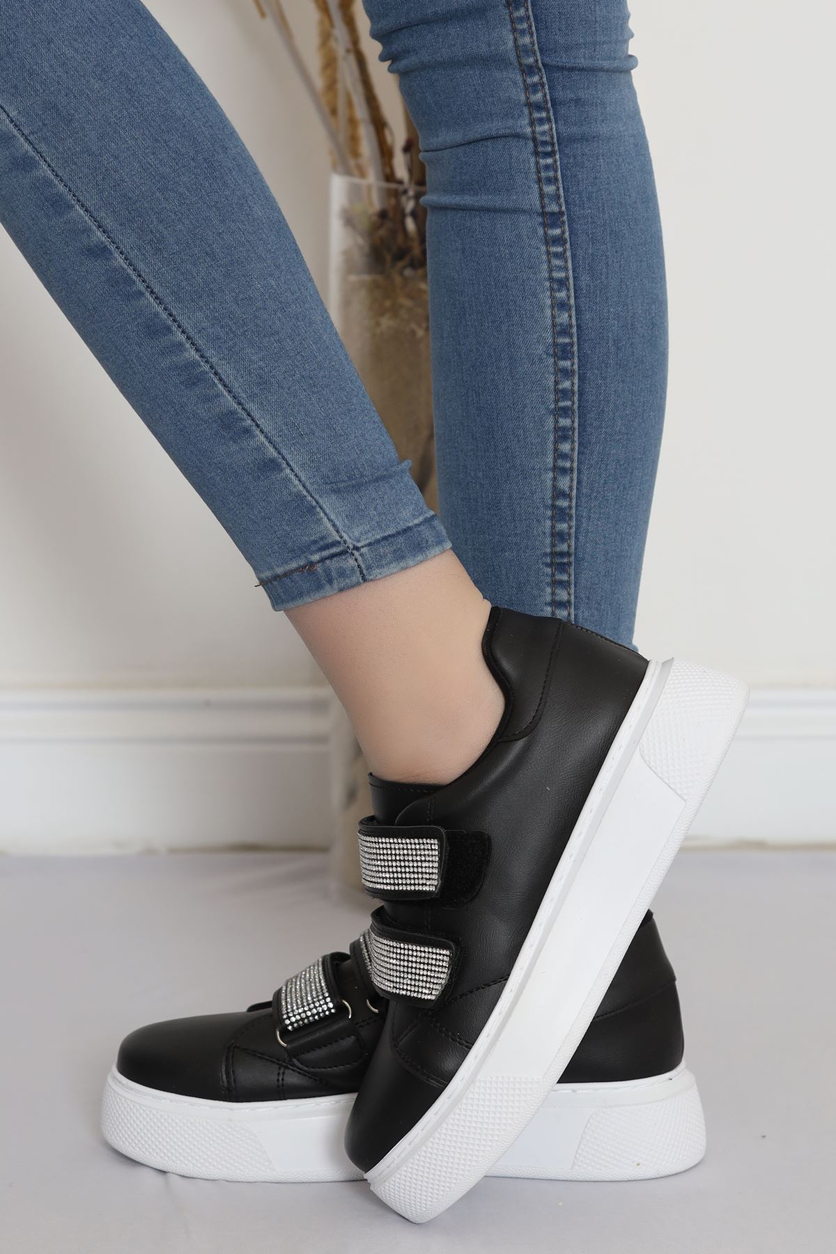 Double Band Stone Detailed Sneakers Black and White - 18217.264.