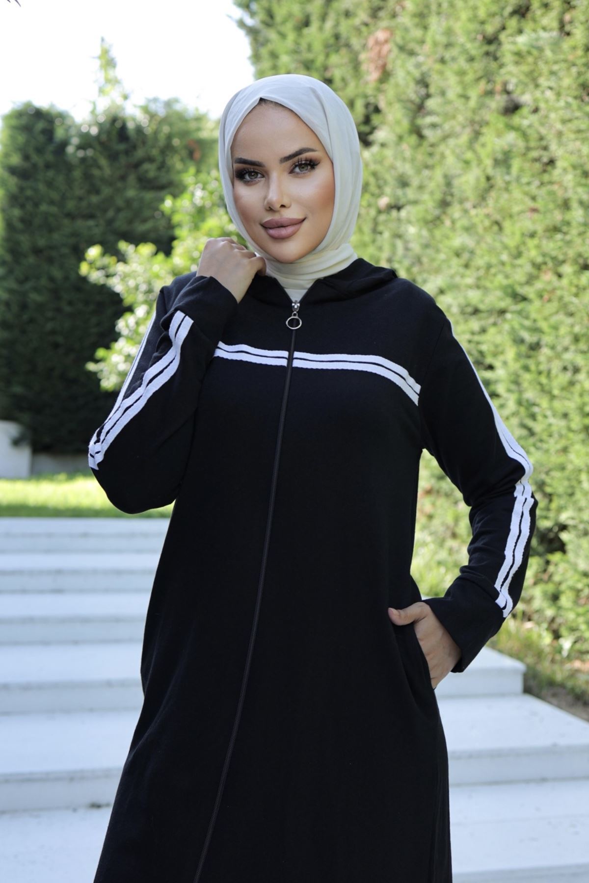 Striped Abaya Black - 20339.1778.