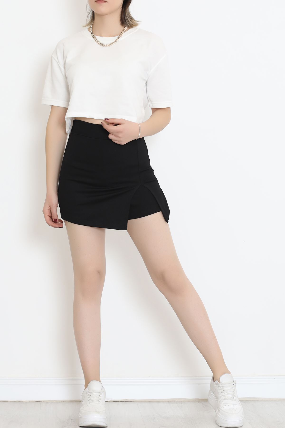 Shorts Skirt with Slits Black - 16582.1005.