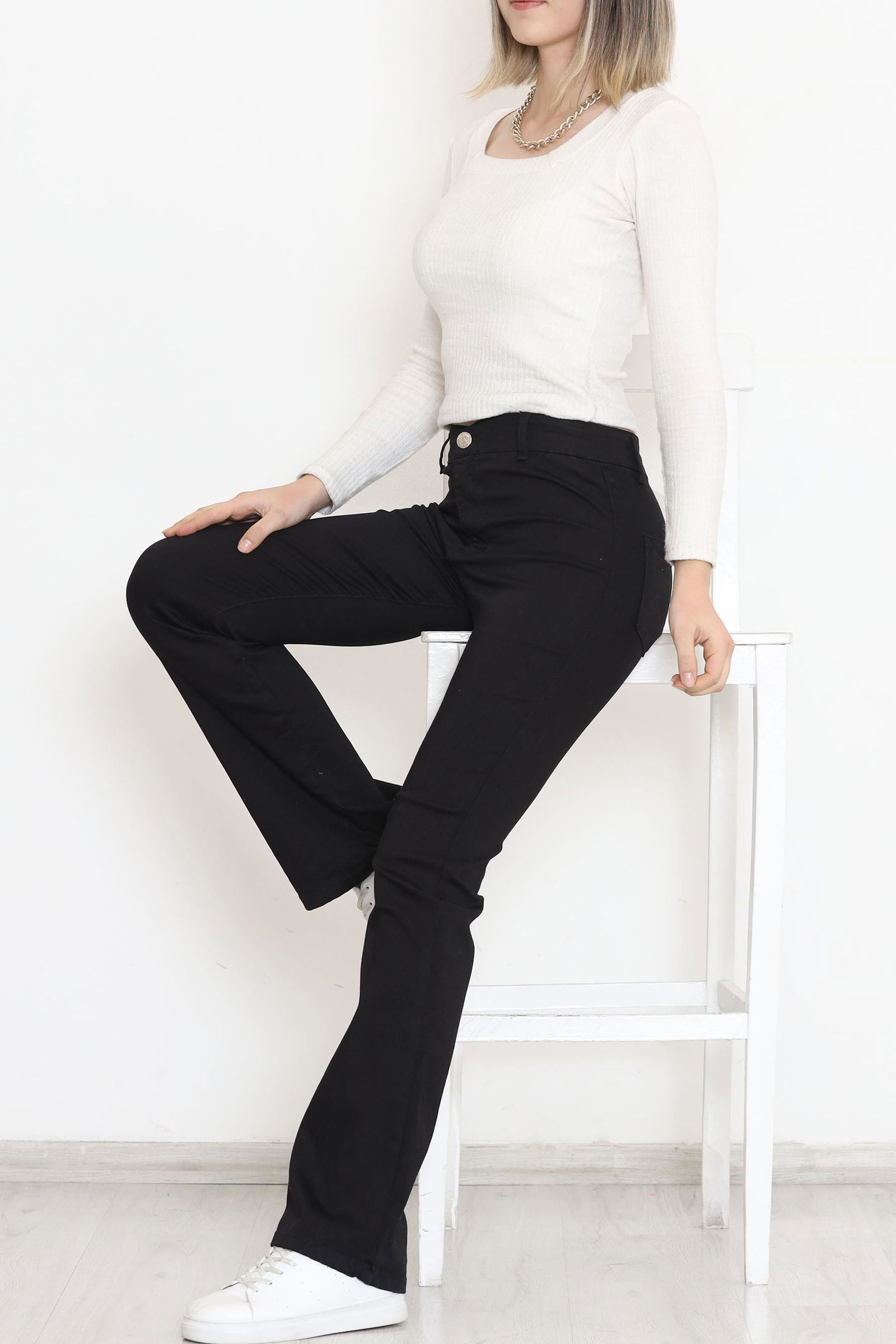 Flared Jeans with Pockets Black - 12606.1431.