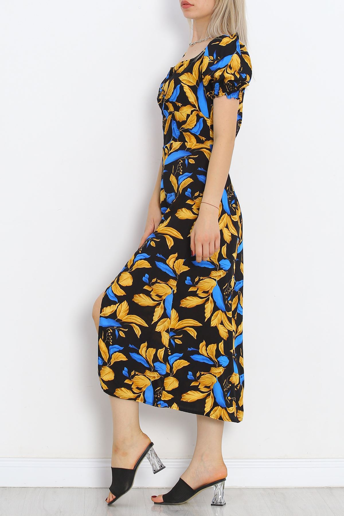 Kiss Neck Dress Black and Yellow - 696.1247.