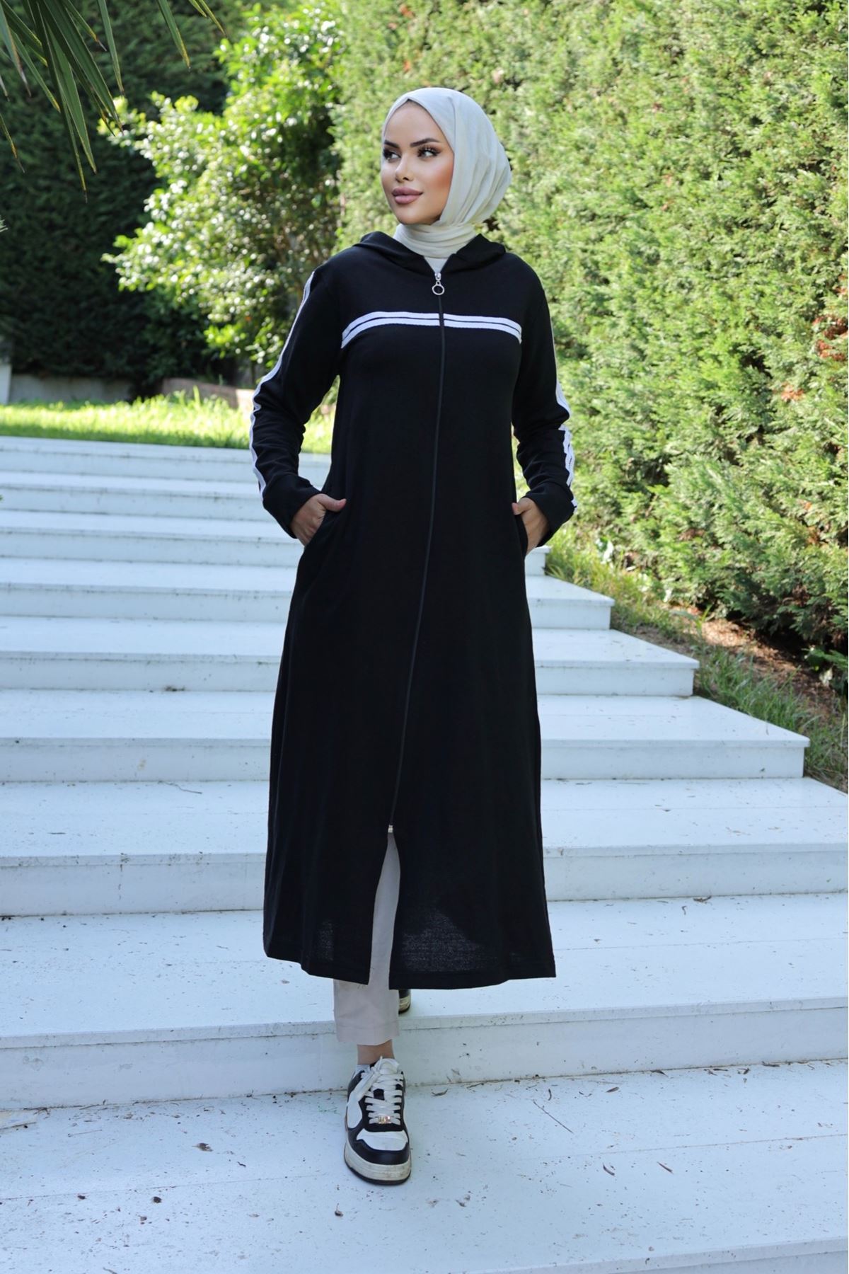 Striped Abaya Black - 20339.1778.