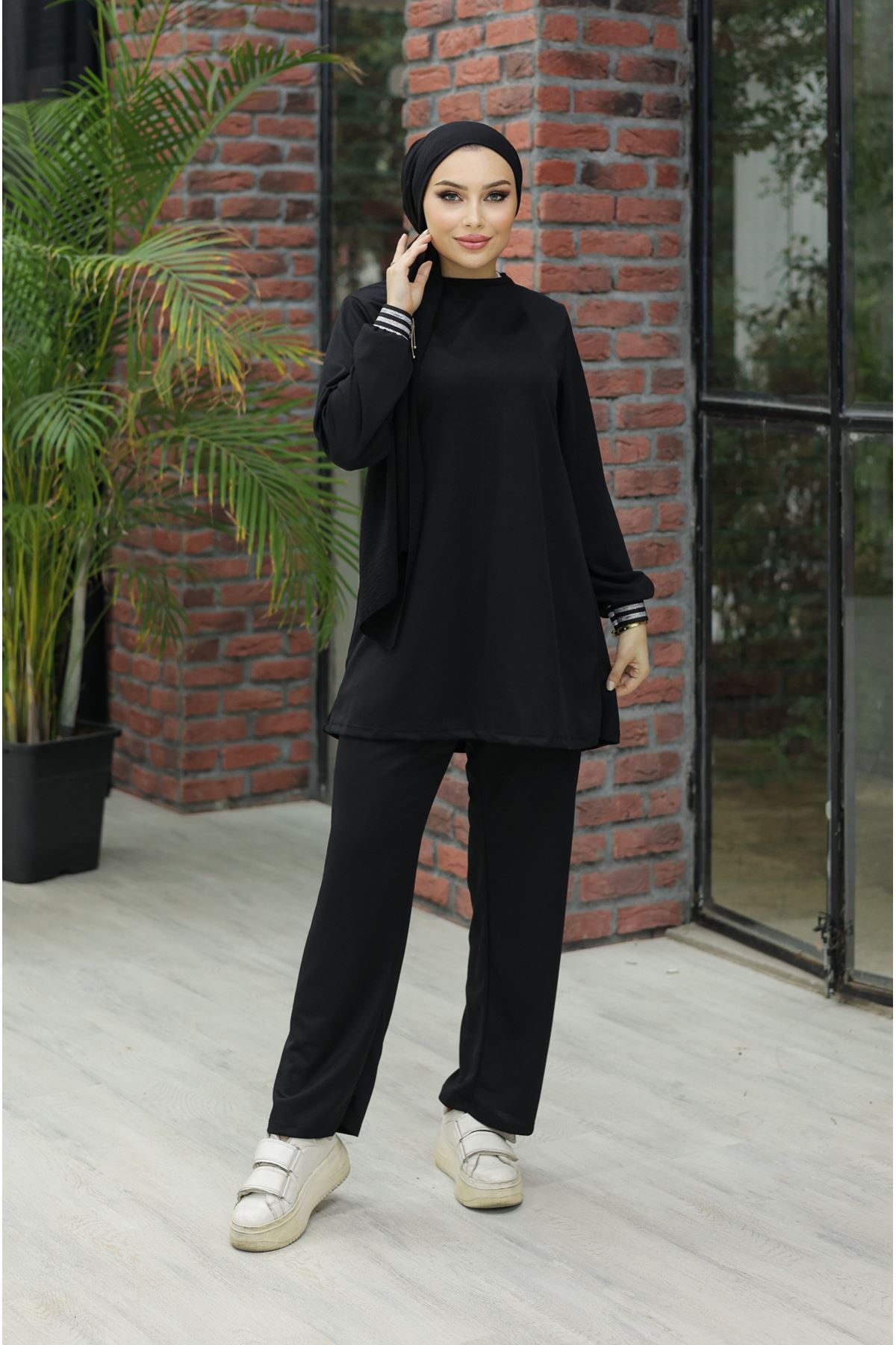 Suit with Elasticized Sleeves Black - 10010.1778.