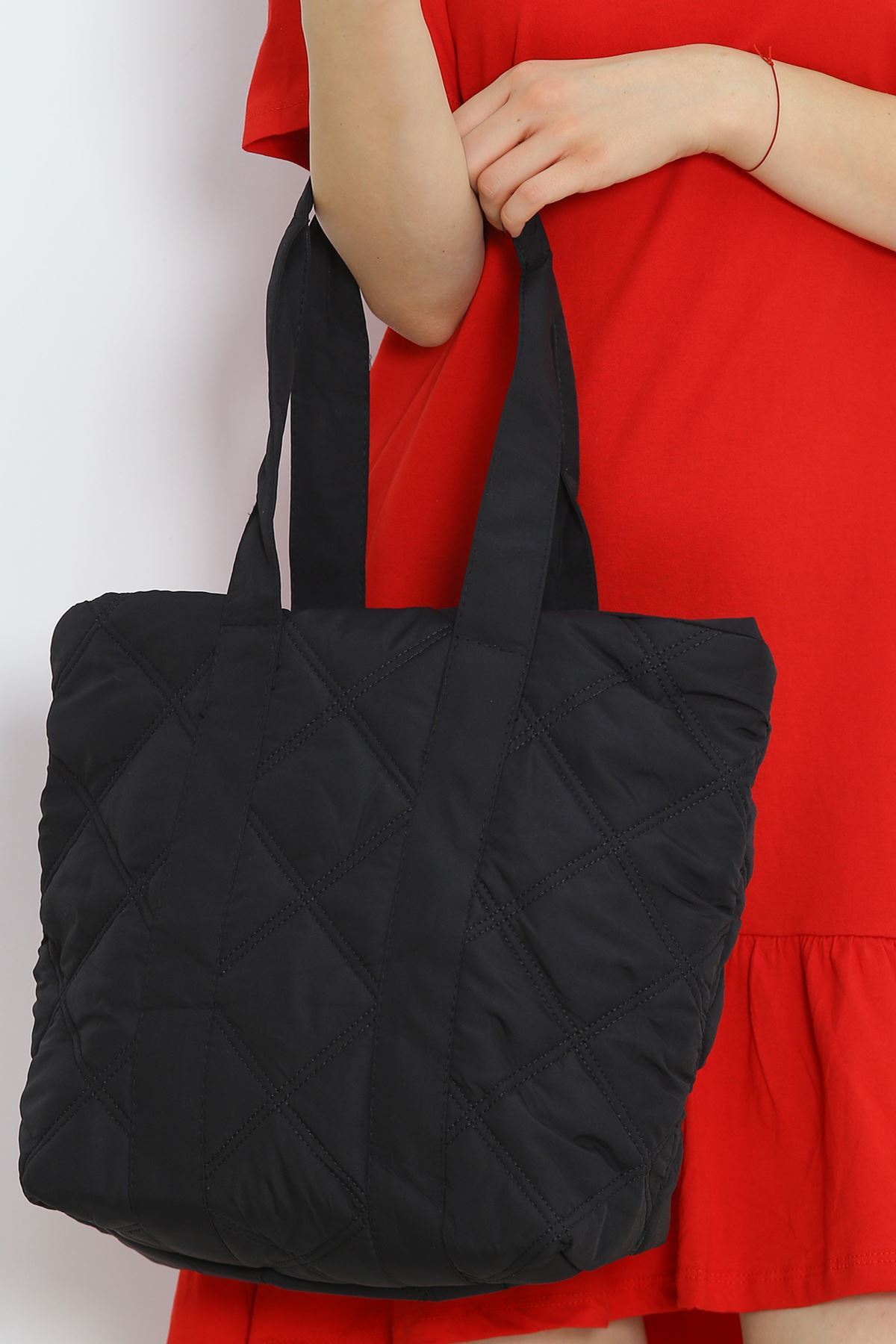 Large Quilted Arm Bag Black - 18920.1624.