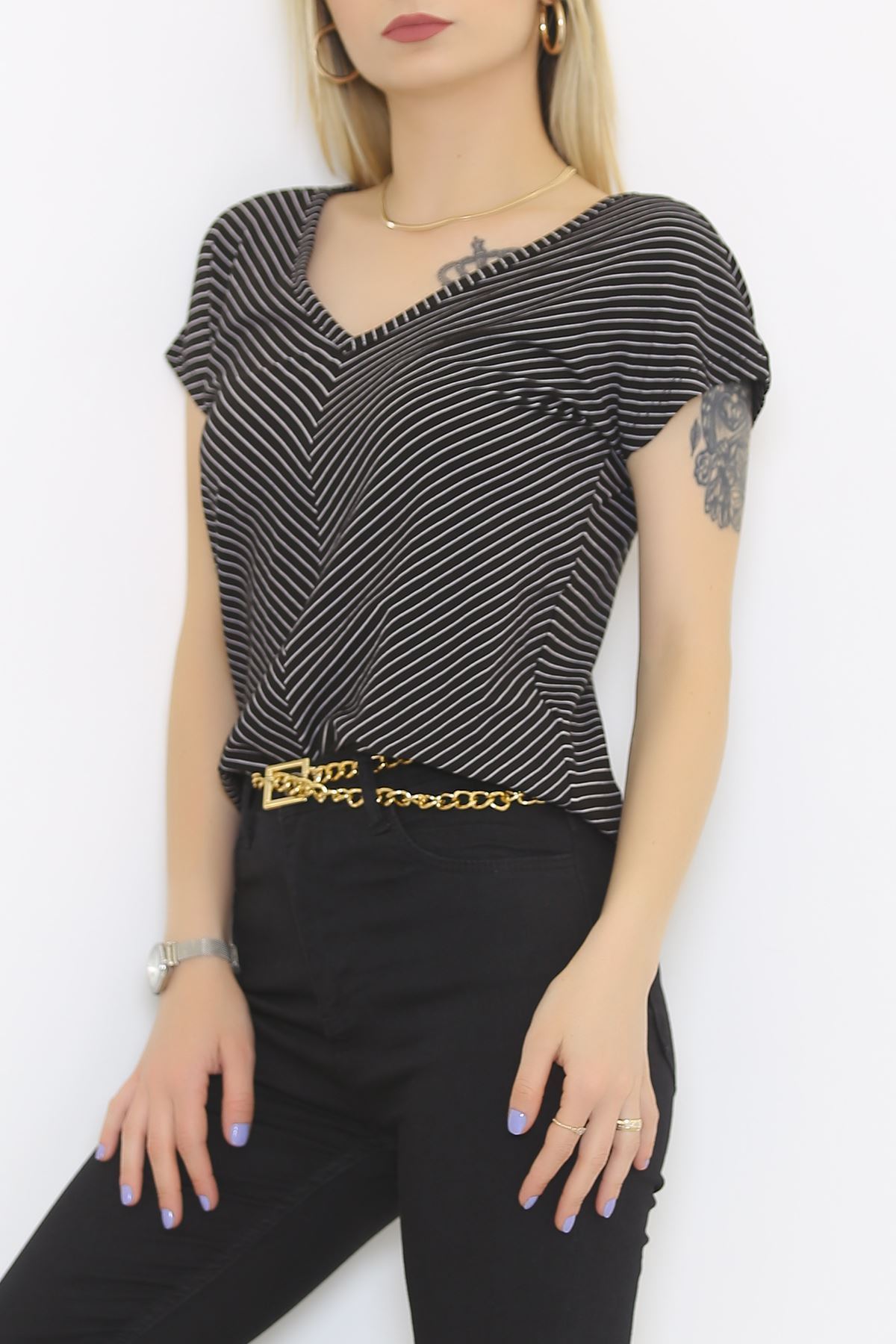 Front Back V-Neck T-Shirt Black - 2111.555.