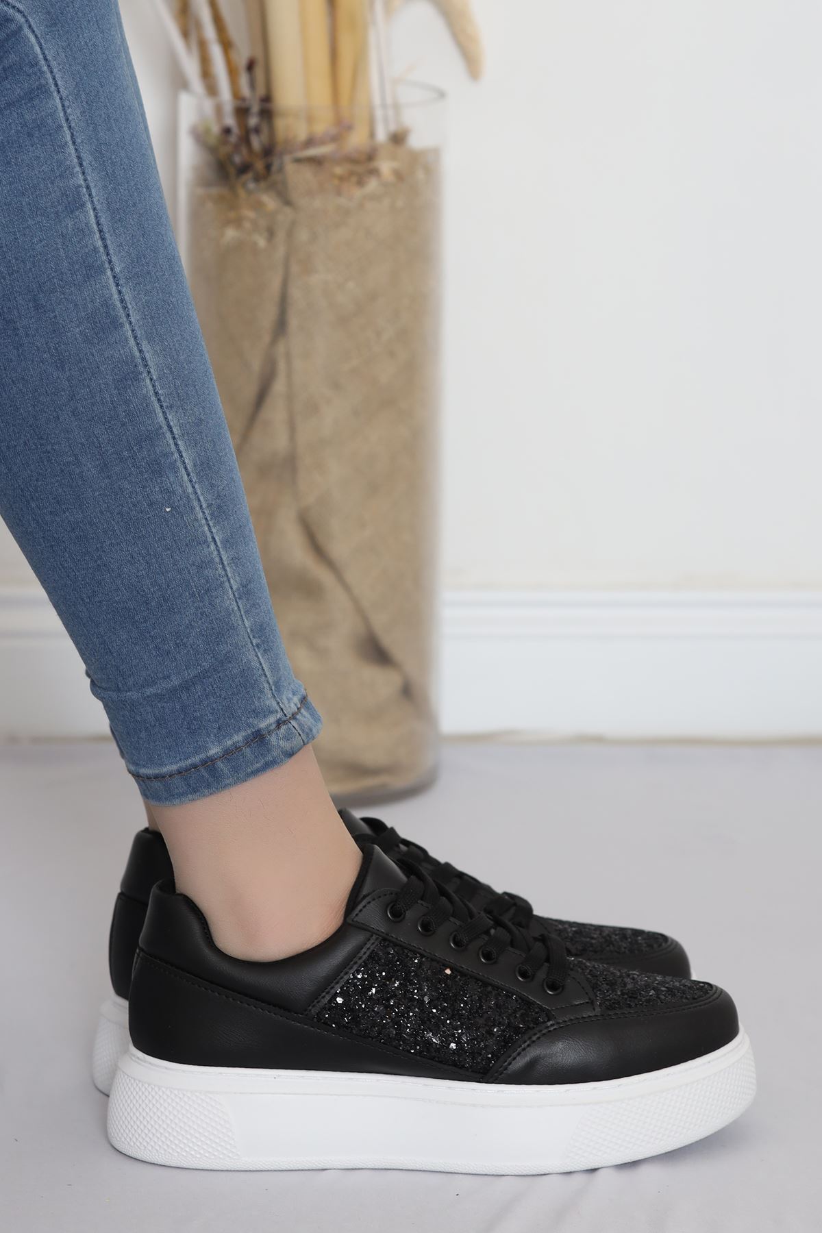 Stone Detailed Sneakers Black and White - 18206.264.