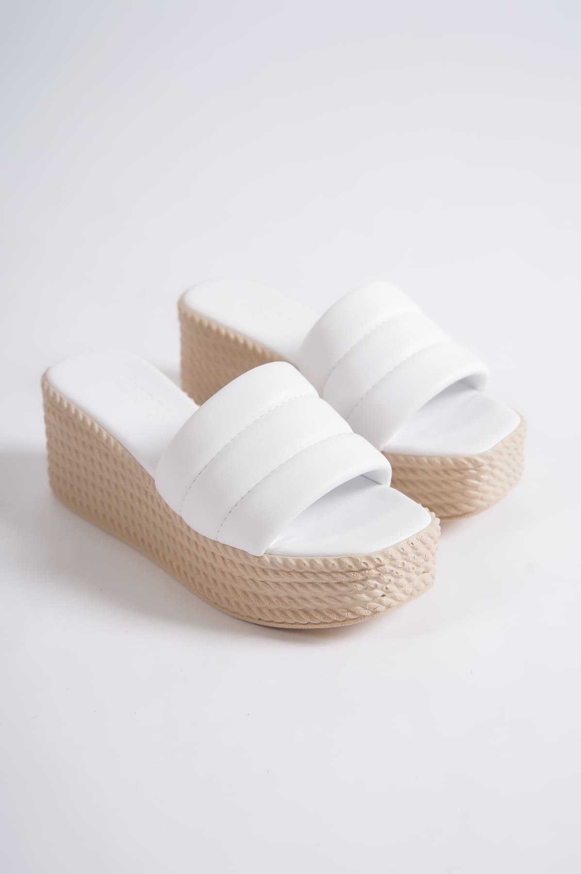 CLZ948 Filled Heeled Orthopedic Sole Straw Look Women's Slippers KT White