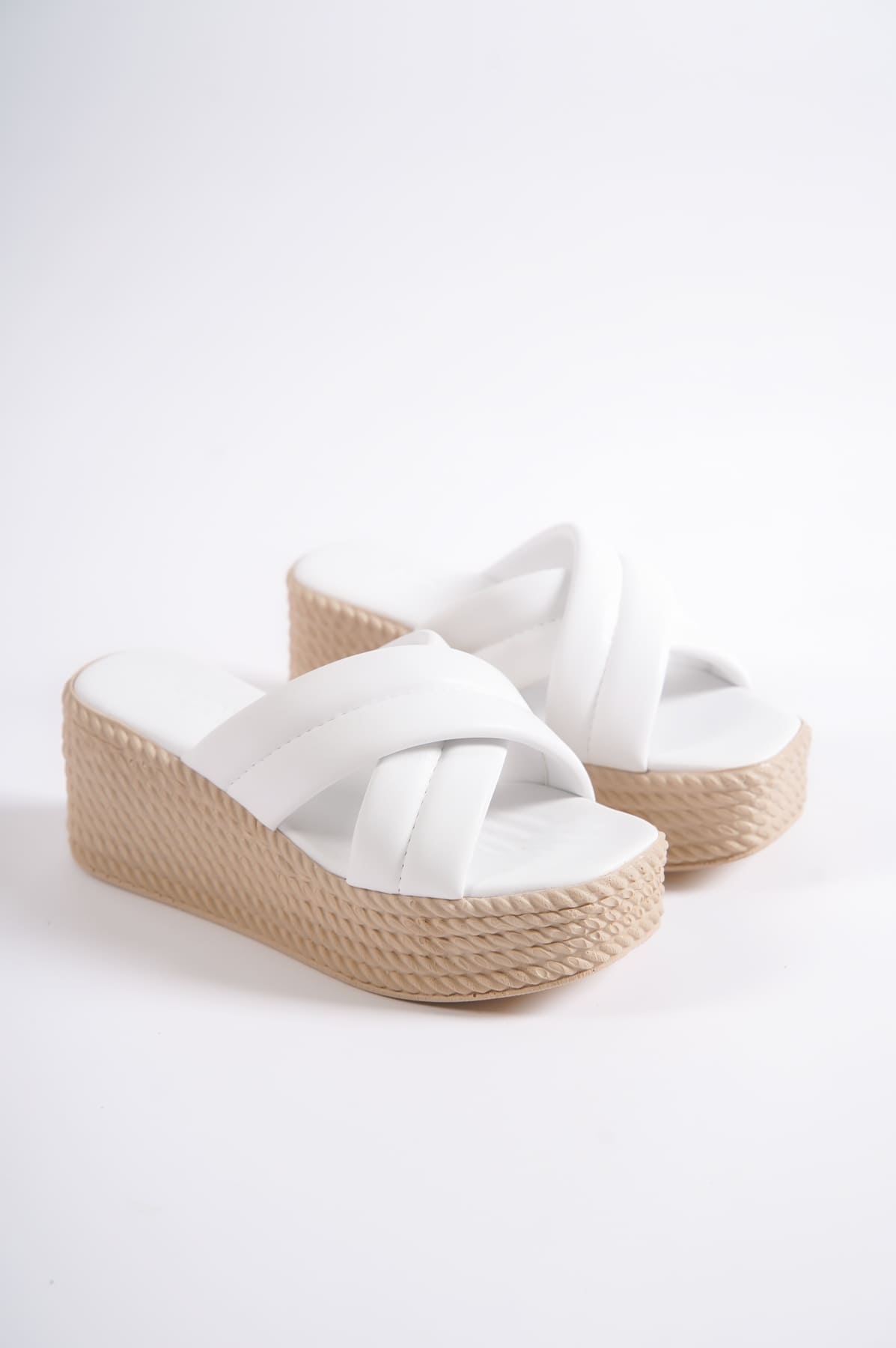 CLZ948 Filled Heeled Orthopedic Sole Straw Look Women's Slippers KT White