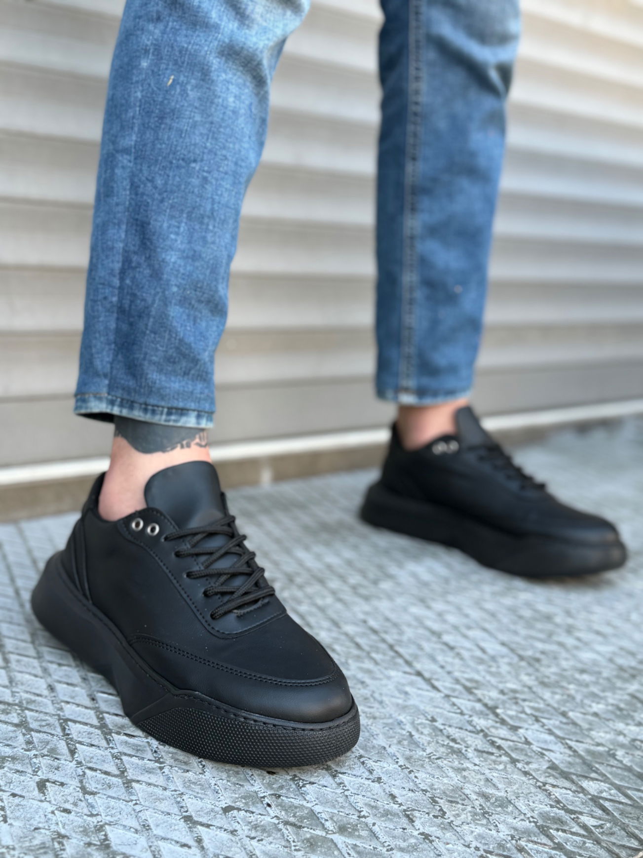 Casual Lace-Up Men's High Black Sole Sneakers