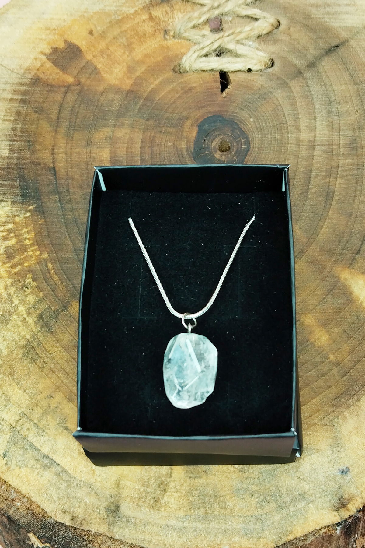 Quartz Natural Stone Handmade Pendant with Chain: 2 cm Chain: 20 cm Boxed