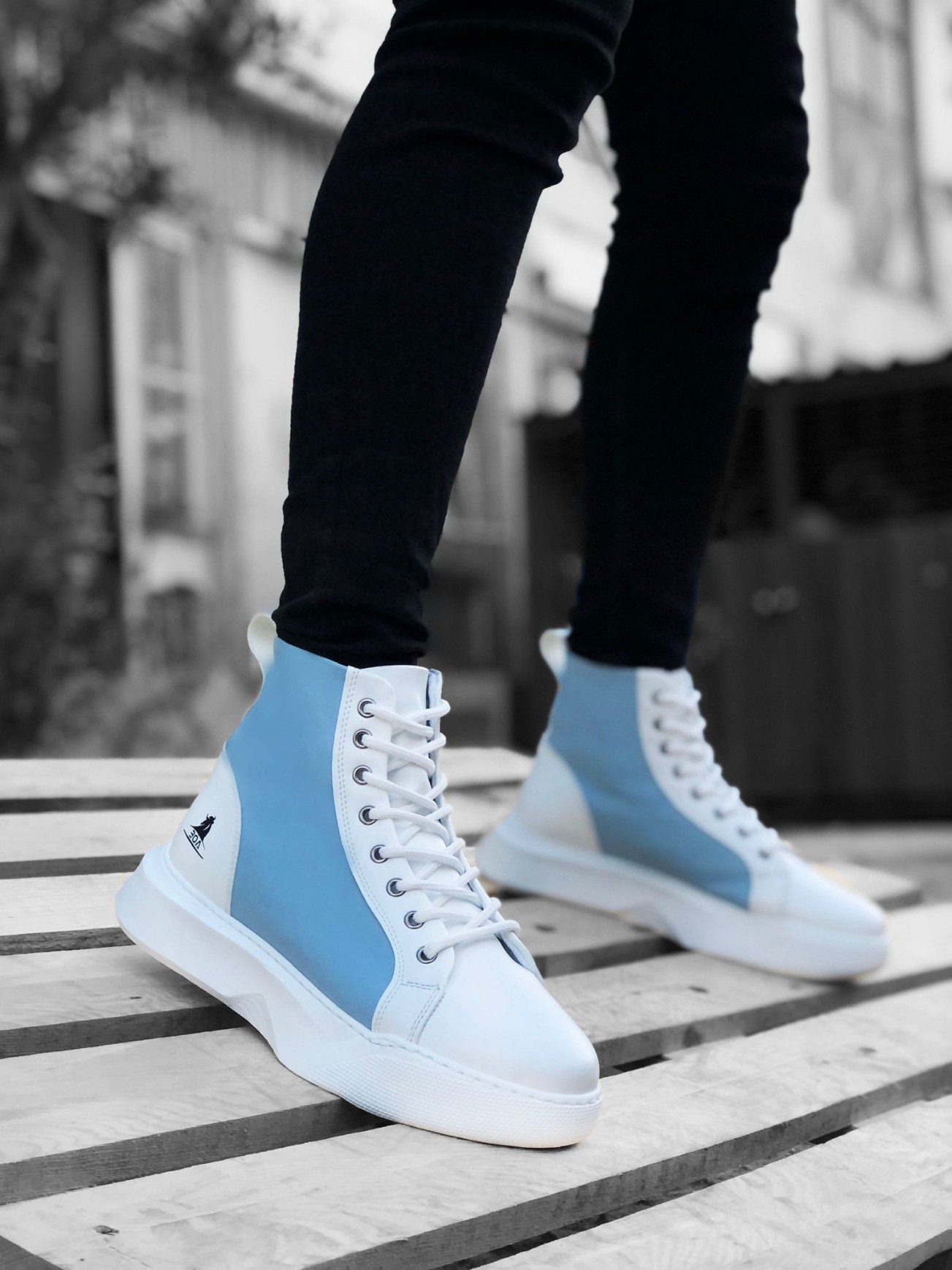 Lace-Up Men's High Sole White Blue Sole Sport Boots