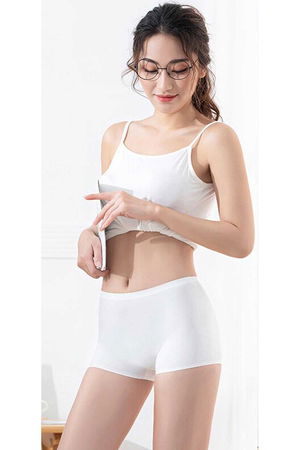 Women's Seamless Invisible Non-marking Mini Shorts Boxers White