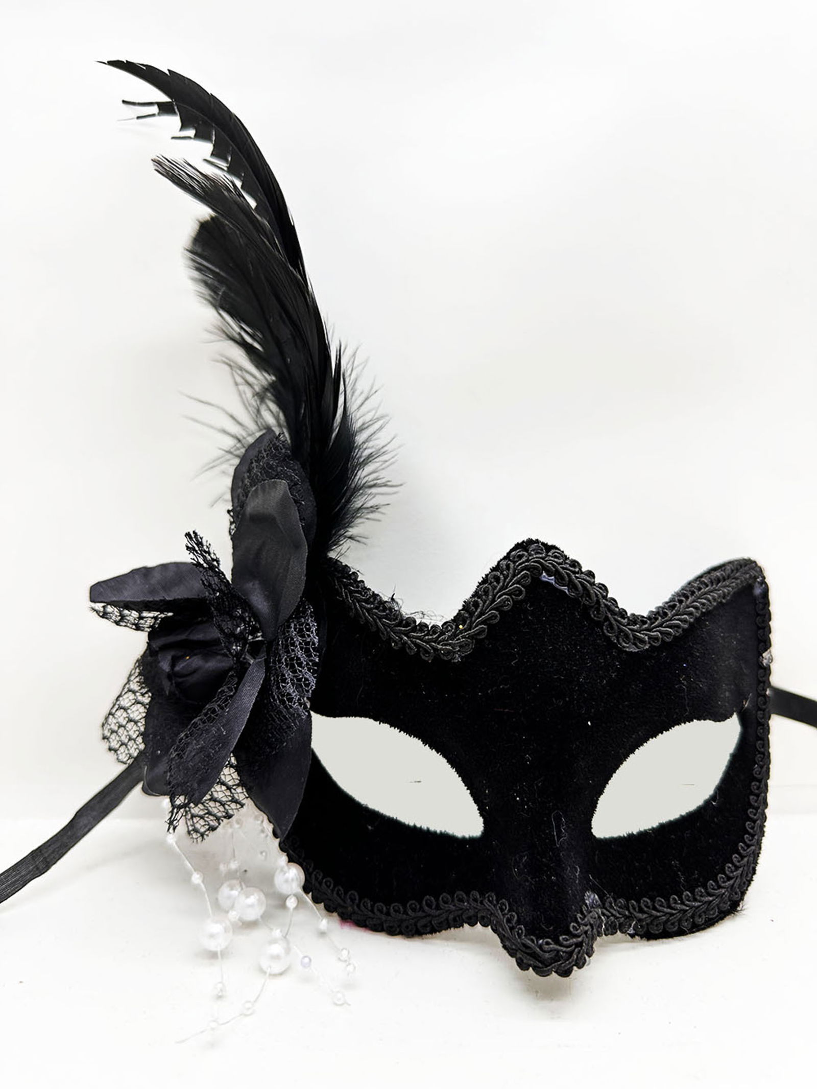 Black Color Side Feathers White Pearls Suede Coating A Quality Luxury Party Mask 20x23 cm