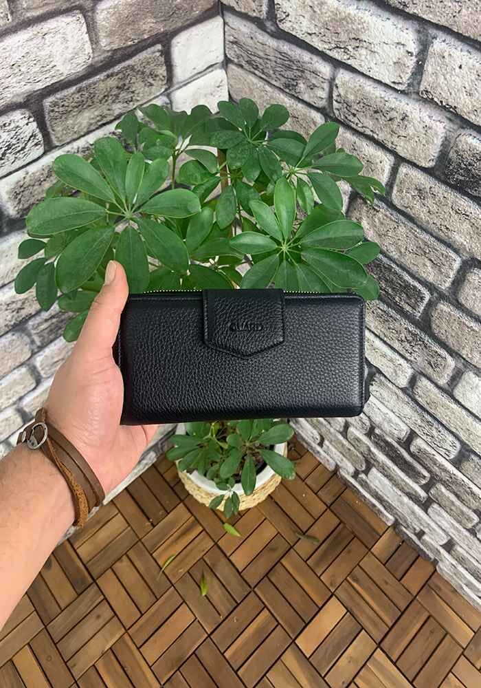 Black Hand Portfolio with Zipper and Leather Pat