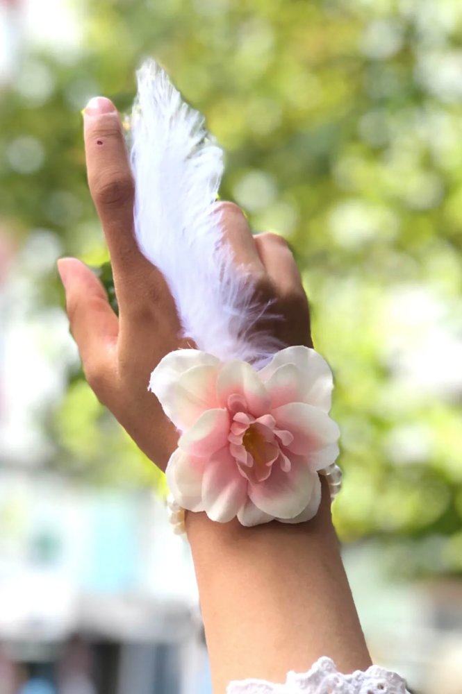 Bride to be Bridesmaid Bride Bracelet Feather and Pearl Bead Detail Salmon Color Bachelorette Party Bracelet 10 Pcs