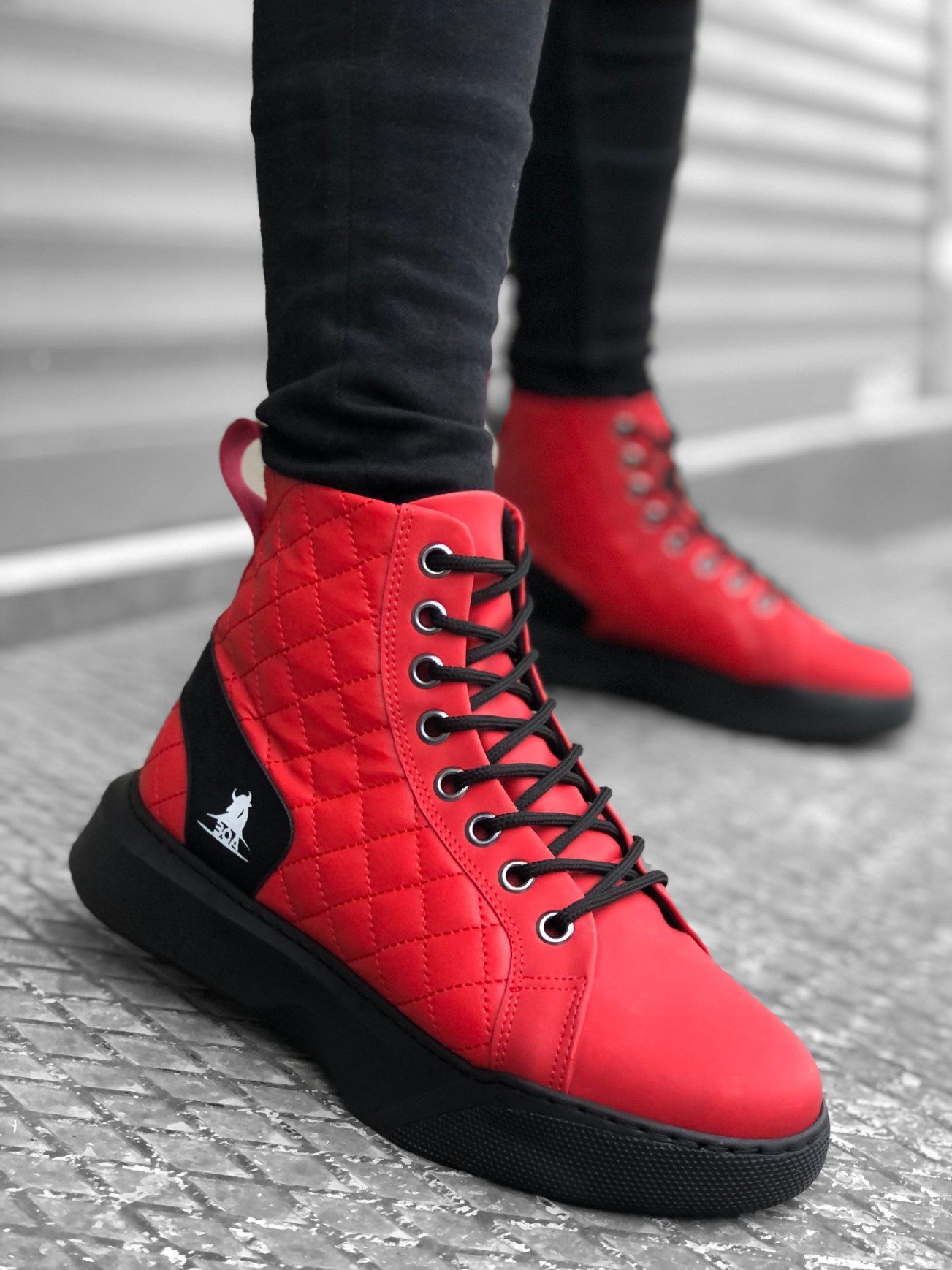 Lace-up Red Quilted Men's High Sole Sport Boots