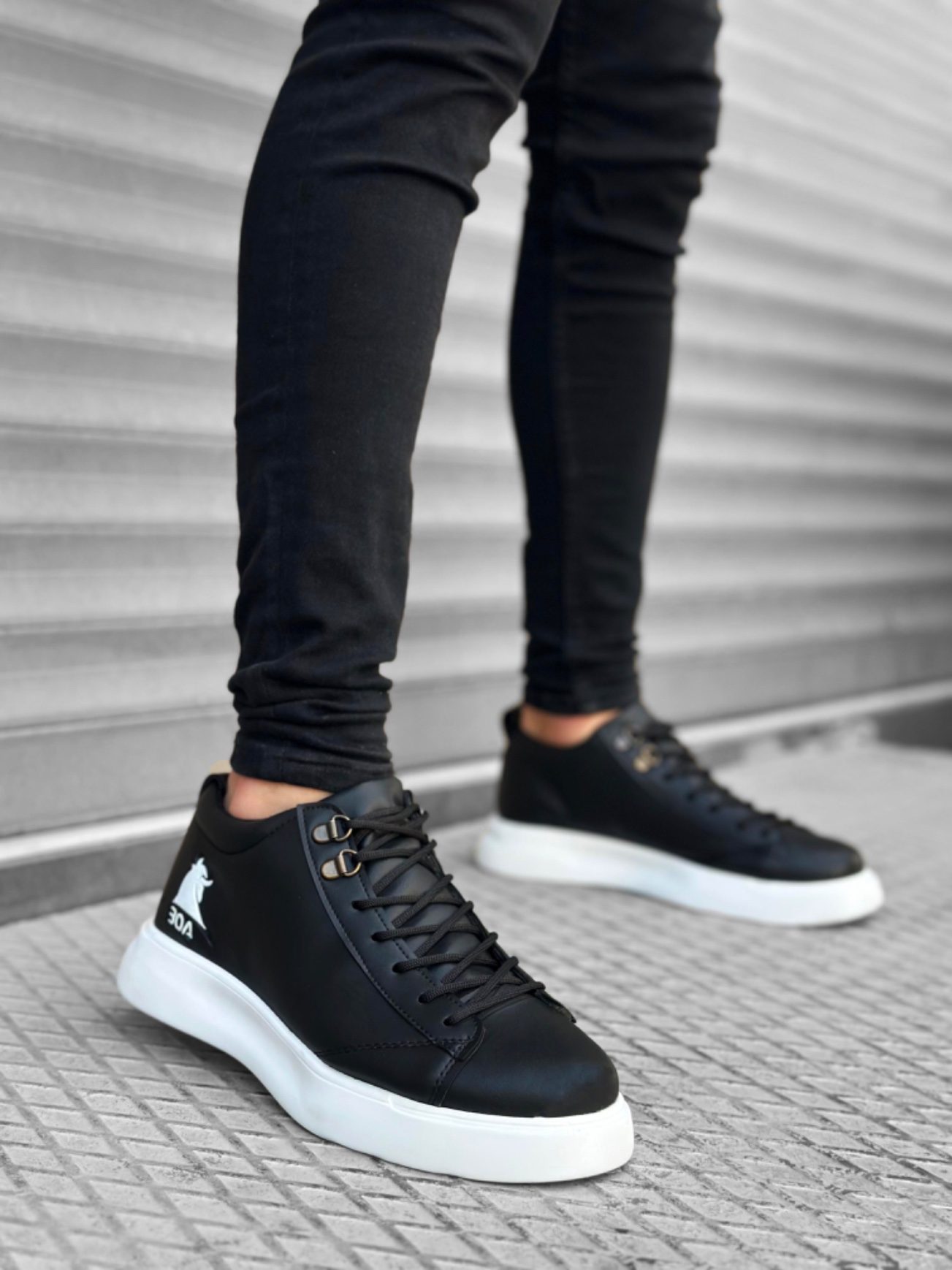 Lace-up Men's High-top Black Skin White Sole Sneakers