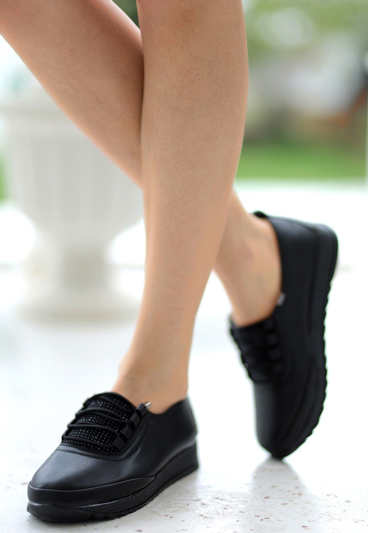 Black Skin Bead Detailed Sneakers