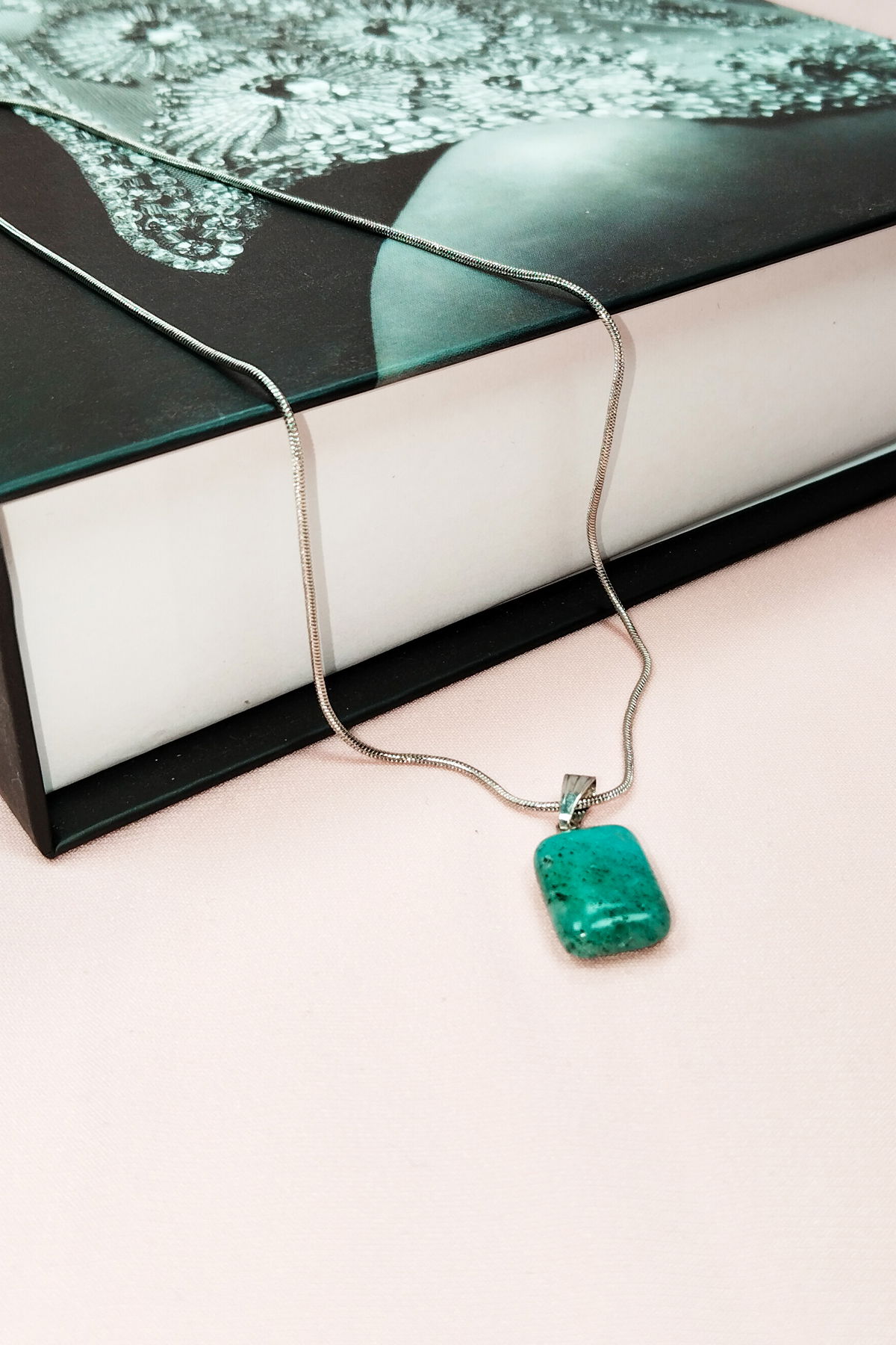 Apatite Natural Stone Handmade Pendant with Chain: 2 cm Chain: 20 cm Boxed