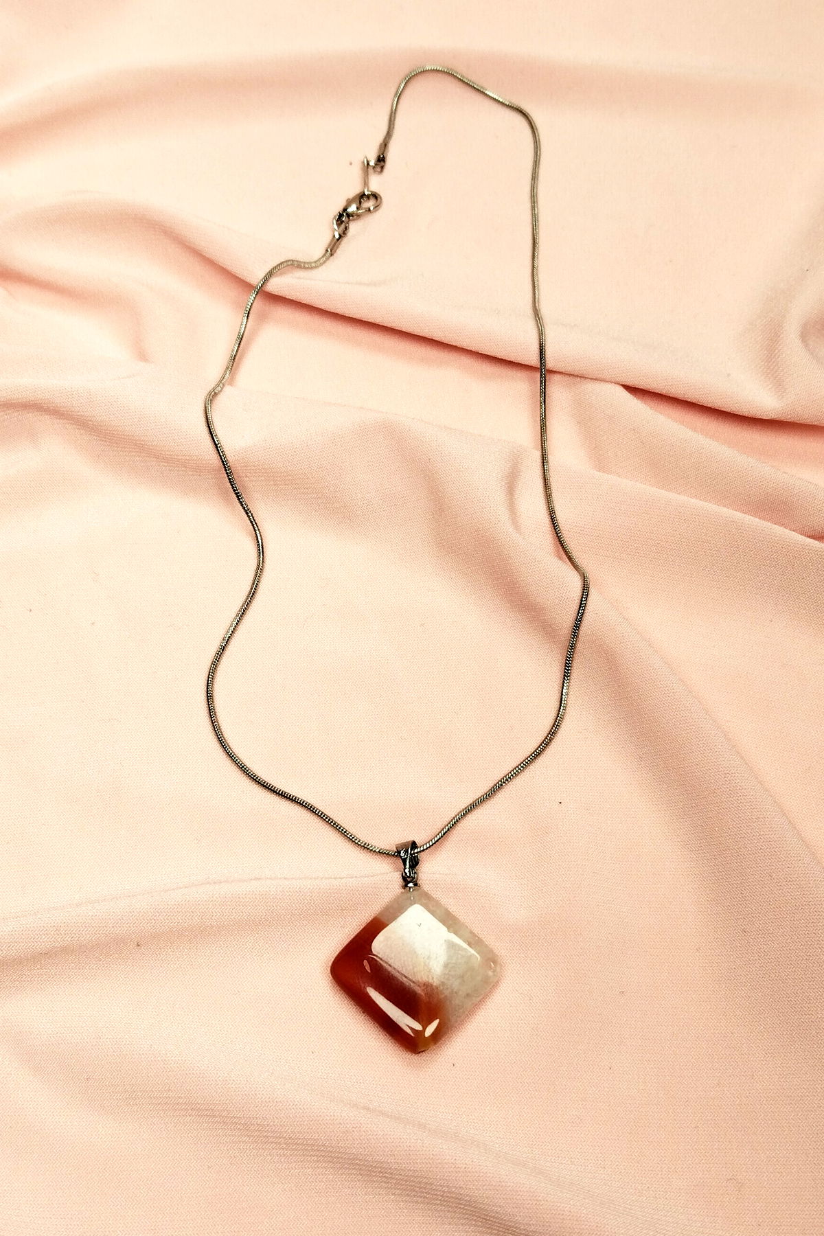 Agate Natural Stone Chain Handmade Necklace Pendant: 3 cm Chain: 20 cm boxed