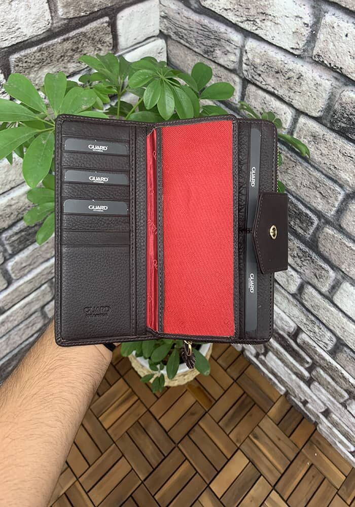 Matte Brown Hand Portfolio with Zipper and Leather Pat