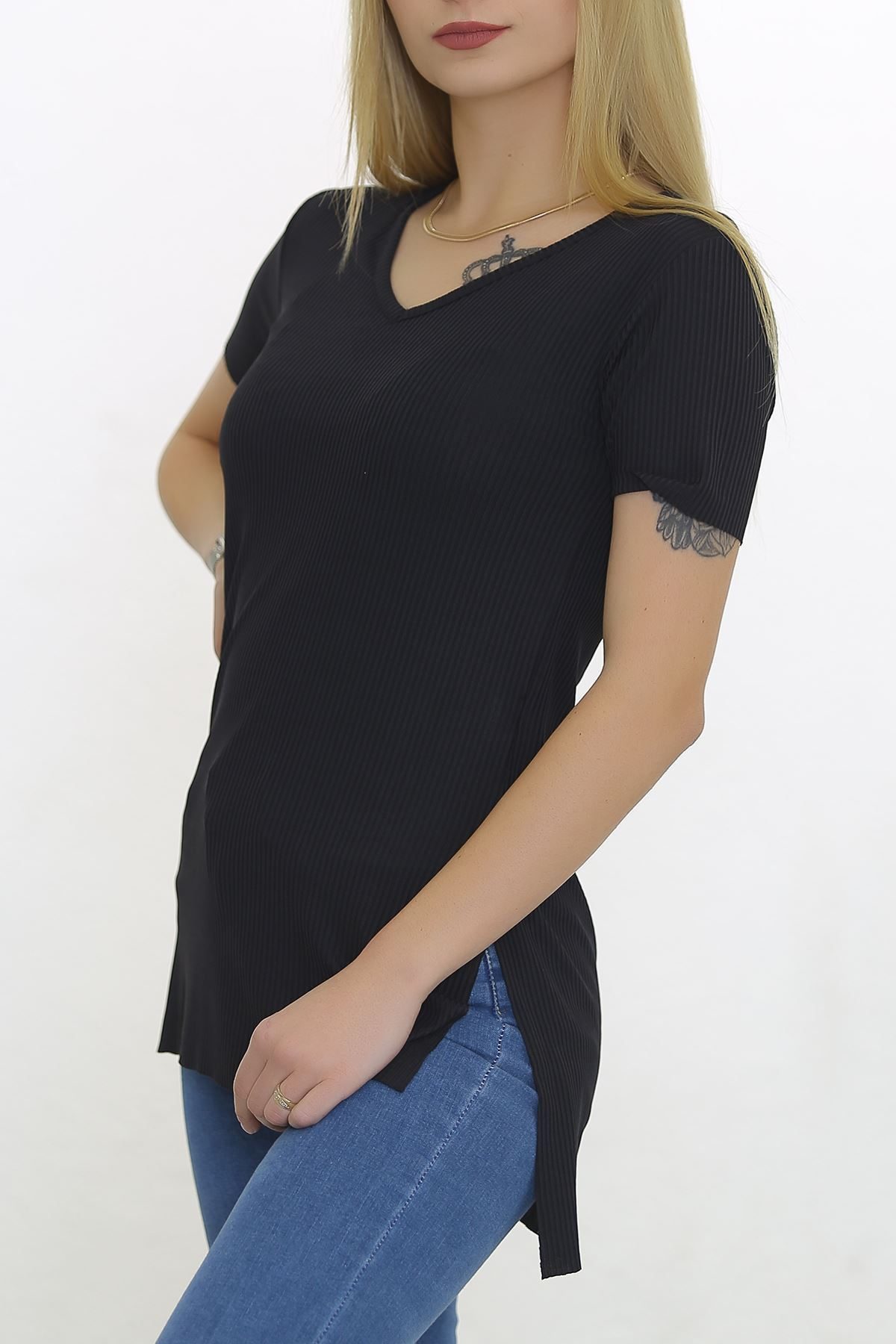 V-Neck T-Shirt with Slits Black