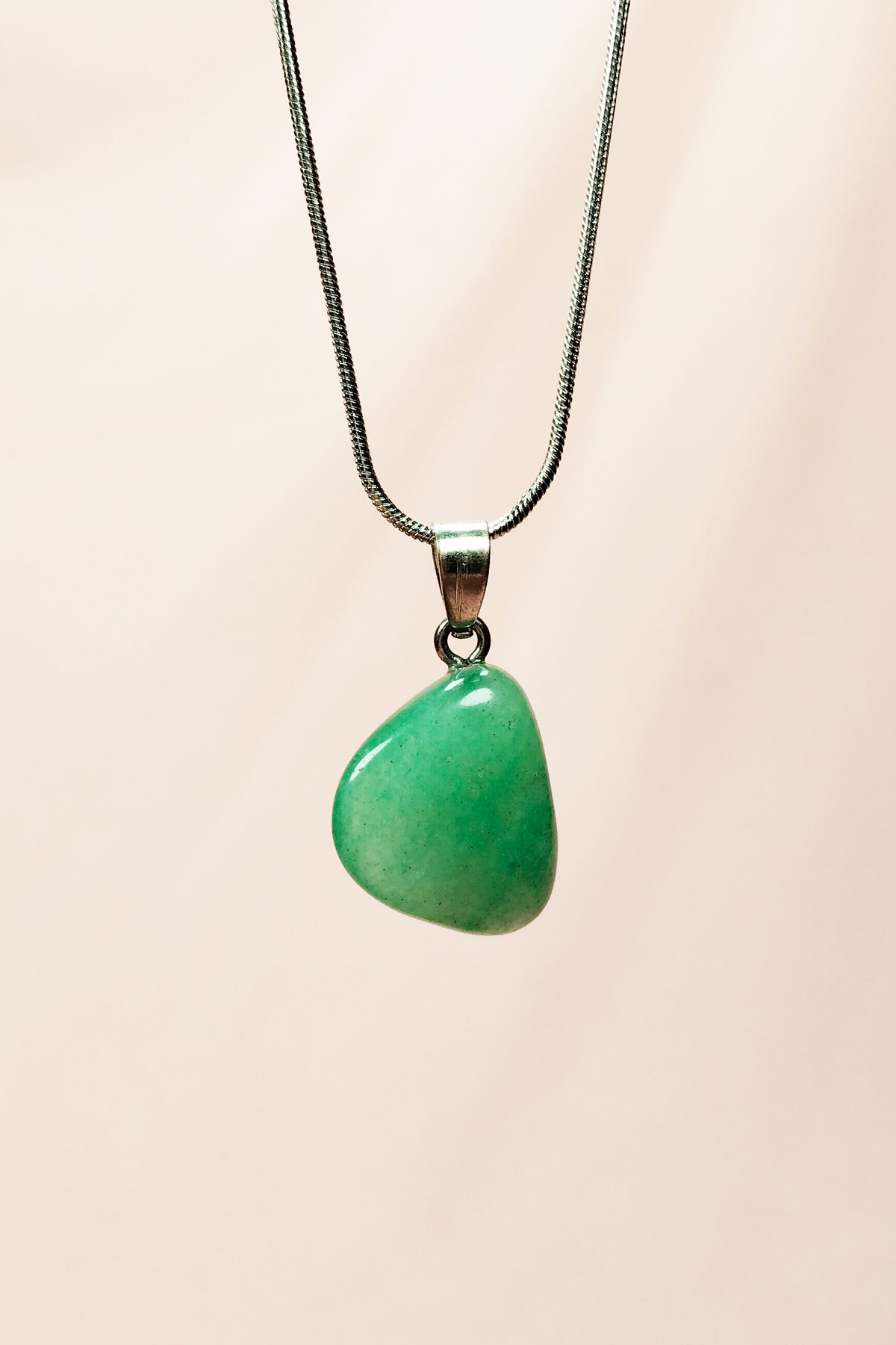 Jade Stone Natural Stone Handmade Pendant with Chain: 2 cm Chain: 20 cm Boxed