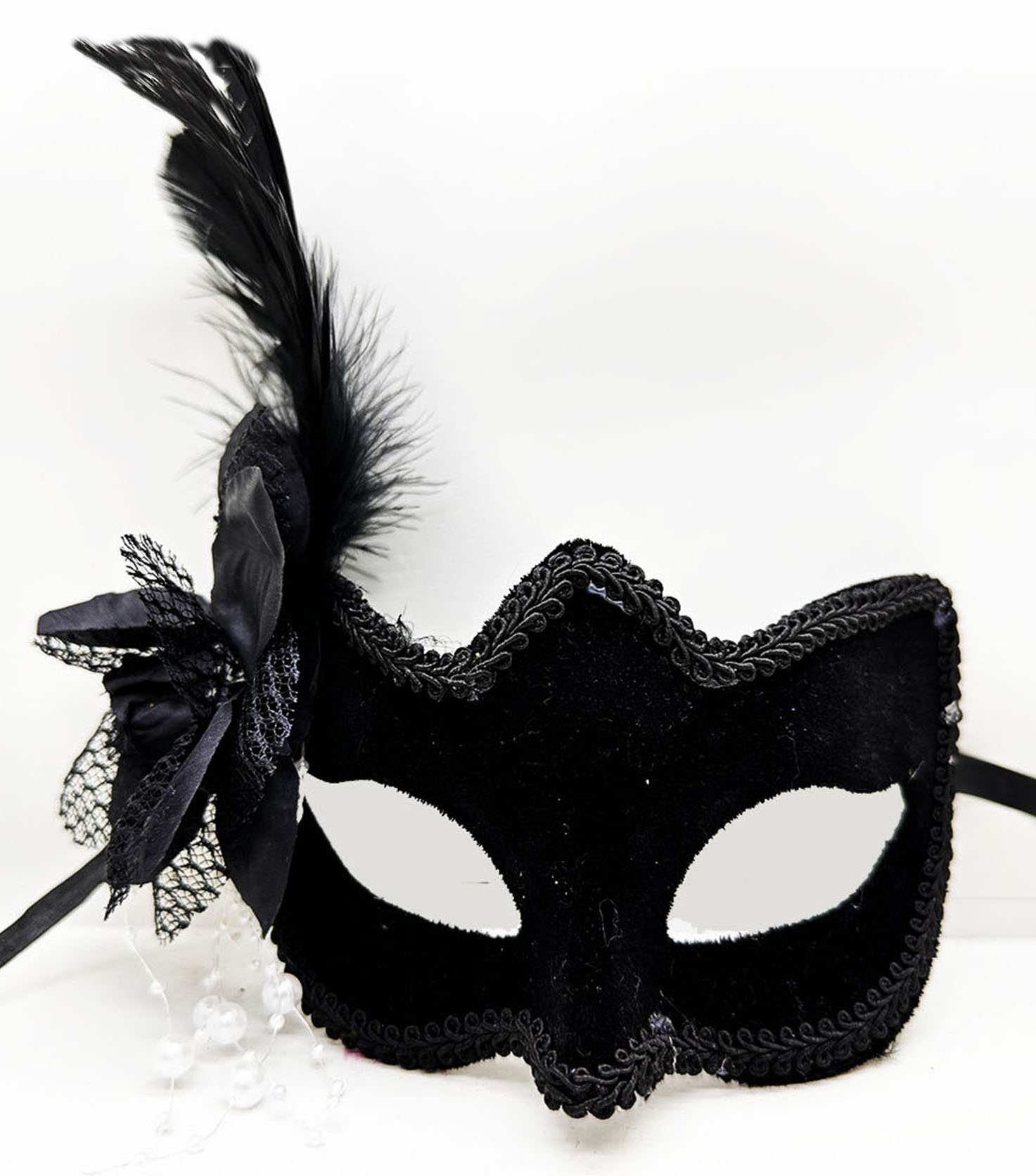 Black Color Side Feathers White Pearls Suede Coating A Quality Luxury Party Mask 20x23 cm