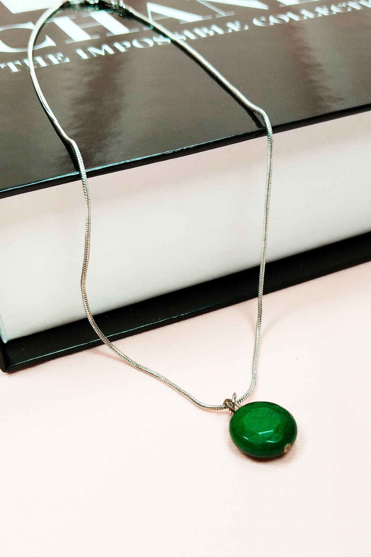 Emerald Natural Stone Handmade Pendant with Chain: 1.5 cm Chain: 20 cm Boxed