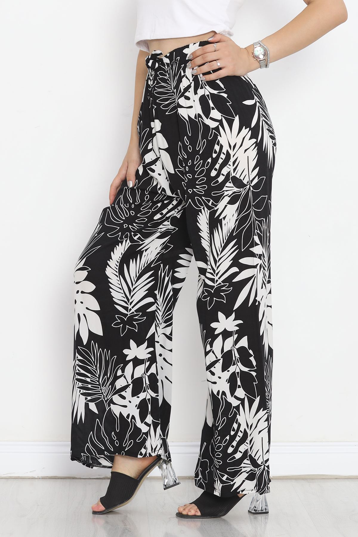 Woven Pants Black and White