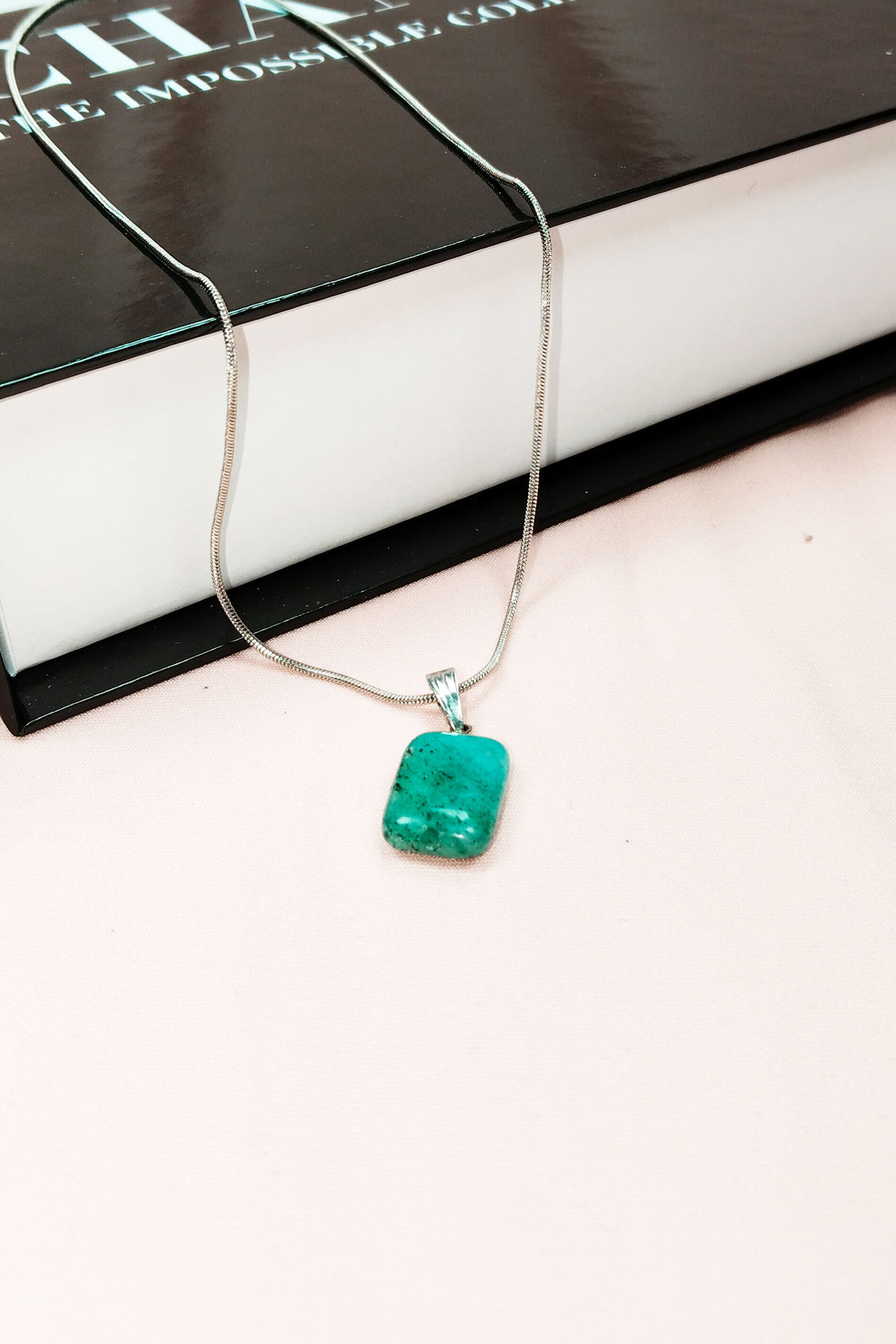 Apatite Natural Stone Handmade Pendant with Chain: 2 cm Chain: 20 cm Boxed