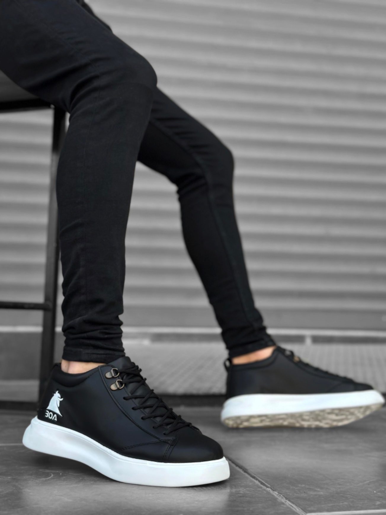 Lace-up Men's High-top Black Skin White Sole Sneakers