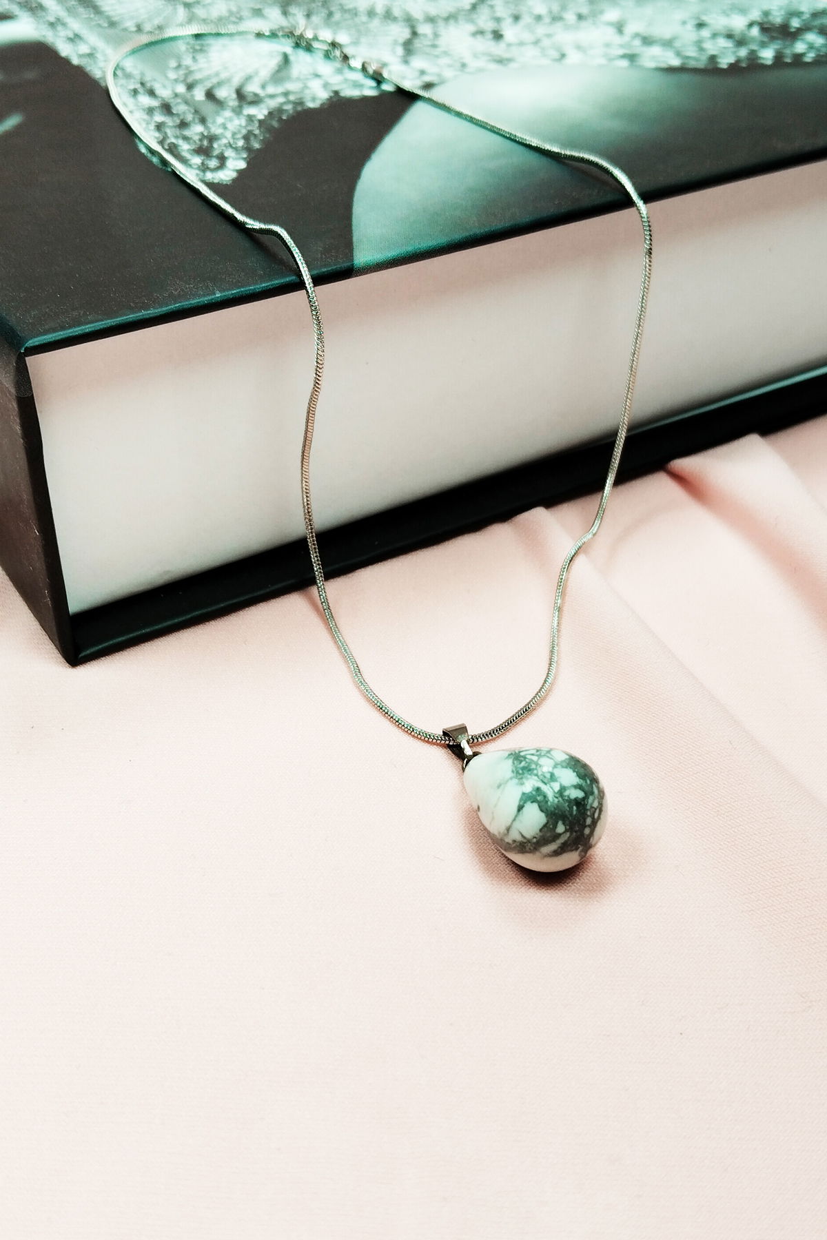 Havlite Natural Stone Handmade Pendant with Chain: 2 cm Chain: 20 cm Boxed