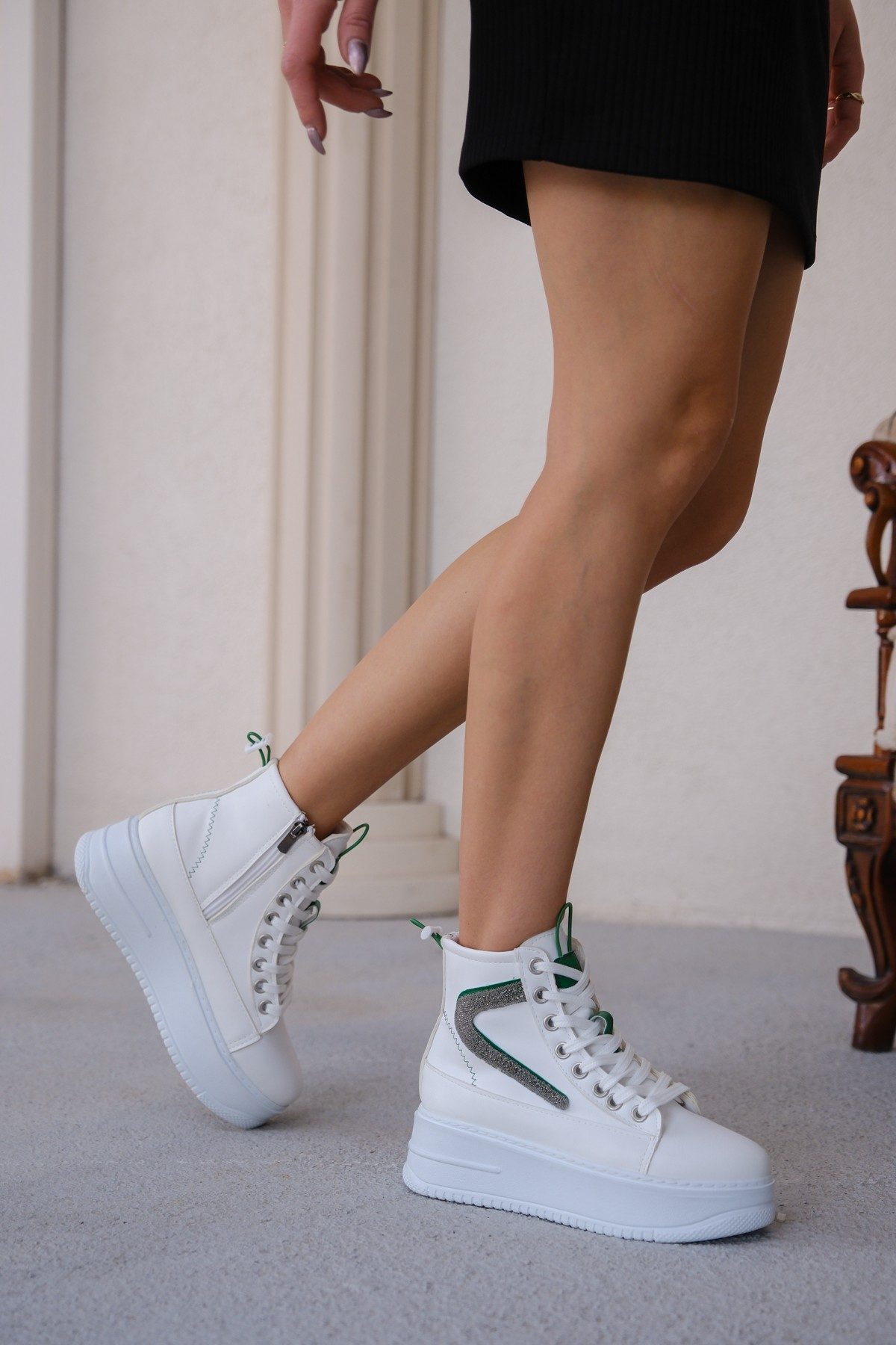 White Skin Green Detailed Lace-up Boots