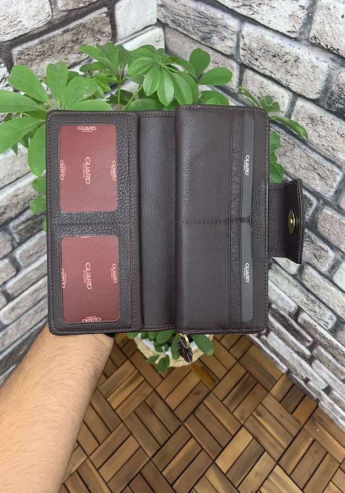 Matte Brown Hand Portfolio with Zipper and Leather Pat