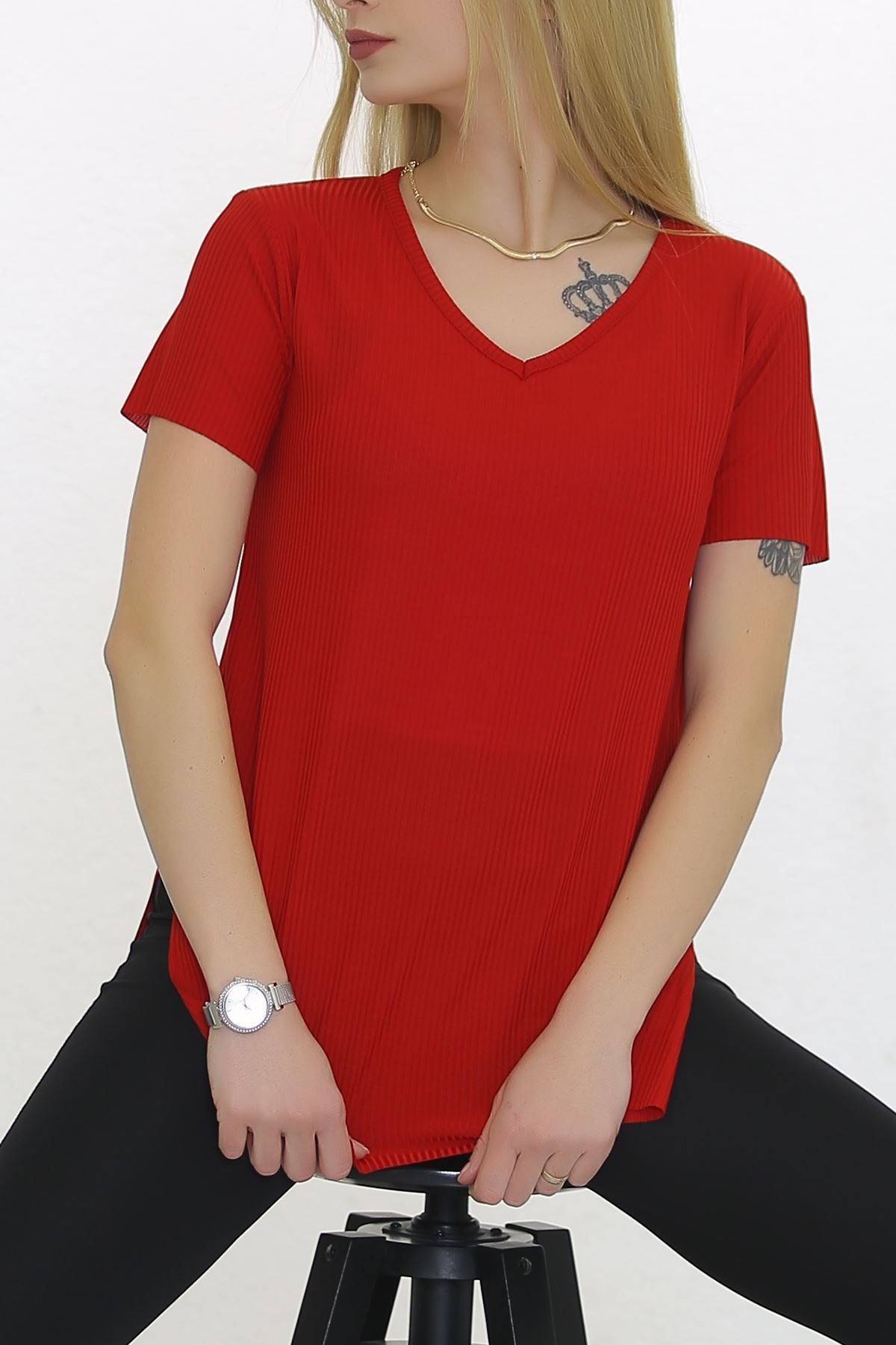 V-Neck T-Shirt with Slits Red